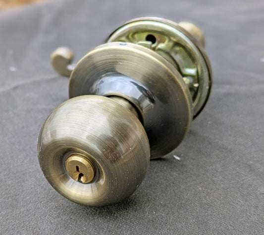 Vintage NOS New Old Stock Modern "Yale" Interior Exterior Entry Keyed Door Lock Lockset Knob Lever Plates Antique Aged Brass Finish 2 Keys