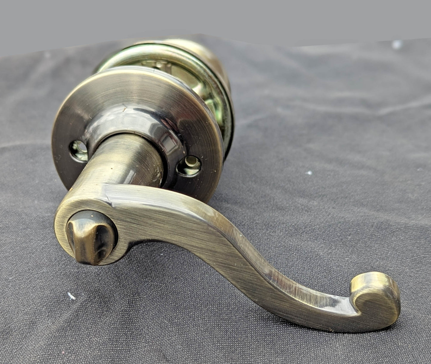 Vintage NOS New Old Stock Modern "Yale" Interior Exterior Entry Keyed Door Lock Lockset Knob Lever Plates Antique Aged Brass Finish 2 Keys