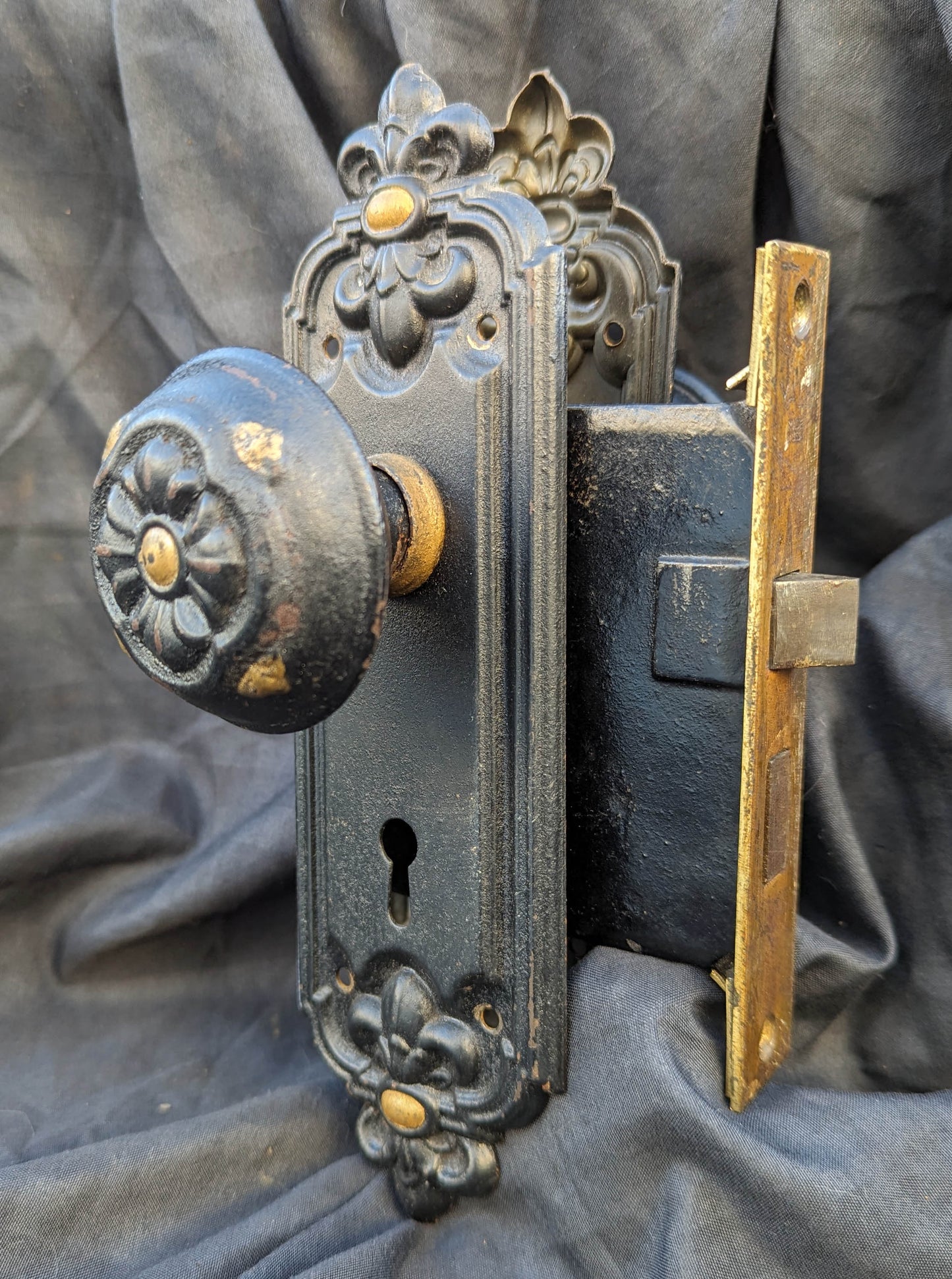 Antique Vintage Old Reclaimed Salvaged Fleur De Lis Victorian Bronze Steel Interior Door Lockset Knob Plate Lock