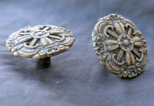 4 Pairs available Round Vintage Old Salvaged Reclaimed "HYER" Hollywood Regency Cast Metal Antique Brass Finish Cabinet Door Drawer Furniture Knob Doorknob Pull Handle