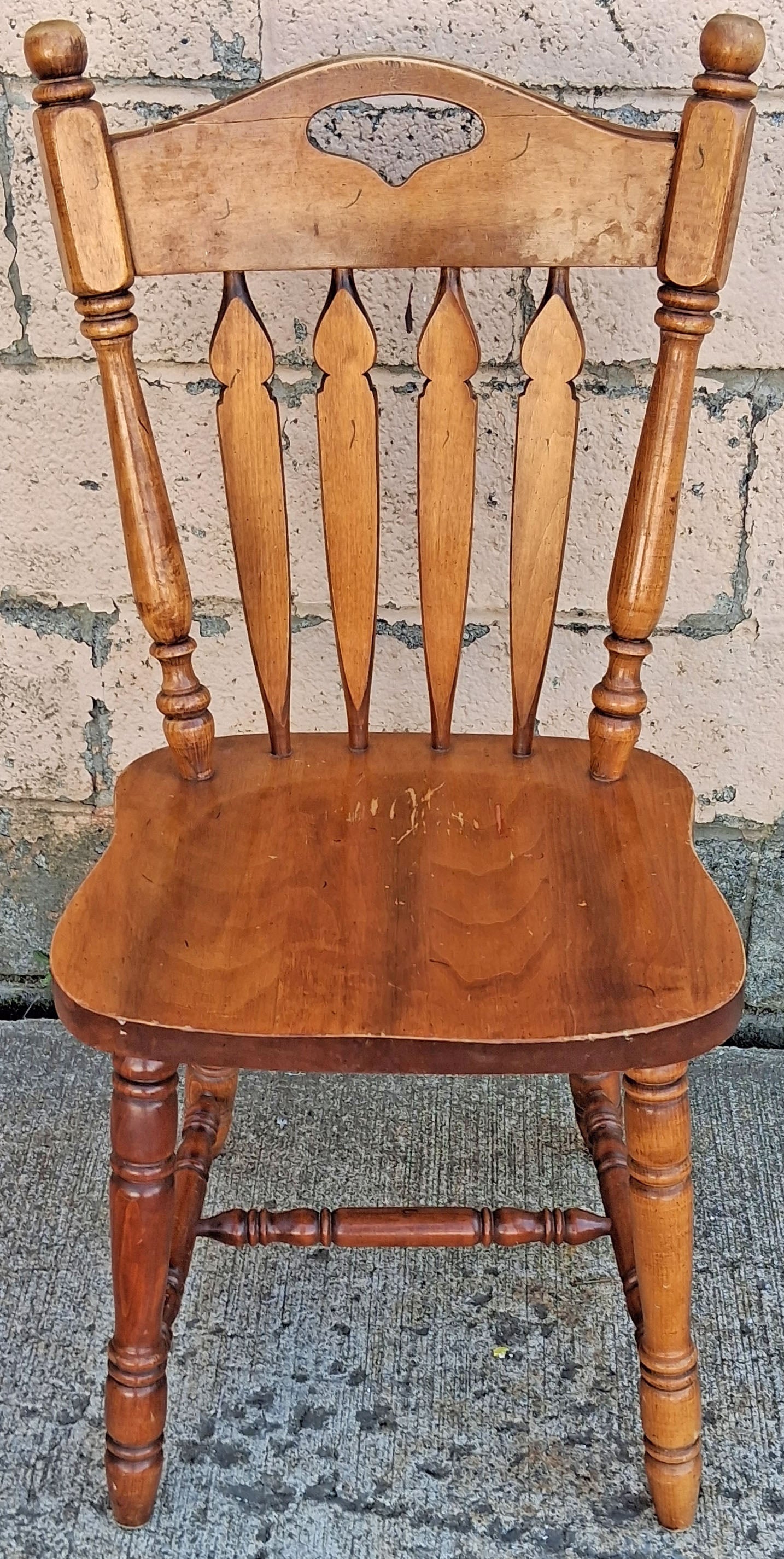 Set of 4 Vintage Maple Dining Chairs, Early American Colonial Farmhouse Kitchen Chairs, Wooden Arrow Back Dining Chairs with Heart Cutout