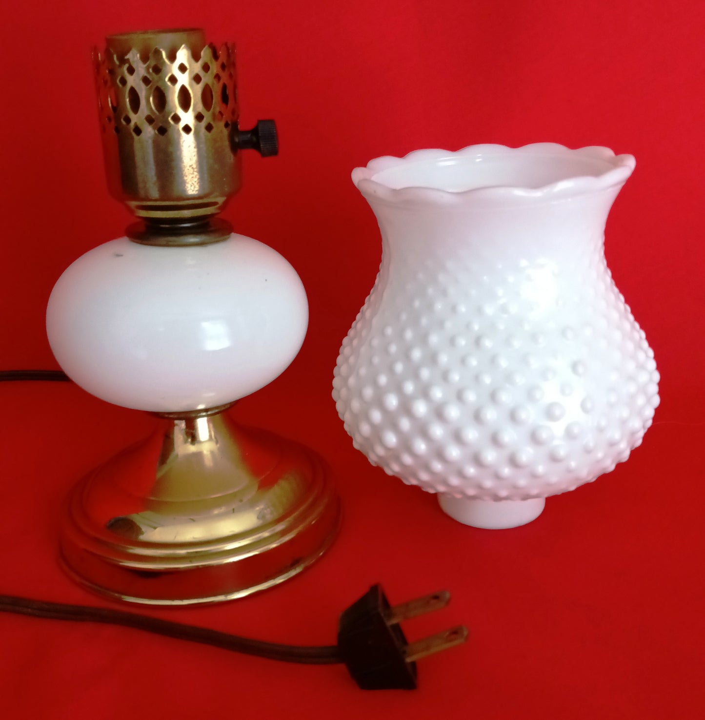 Vintage Mid Century Lamp Porcelain Body Hobnail Milk Glass Pattern Tulip Shape Shade Round Brass Base Small Lamp Retro Lighting