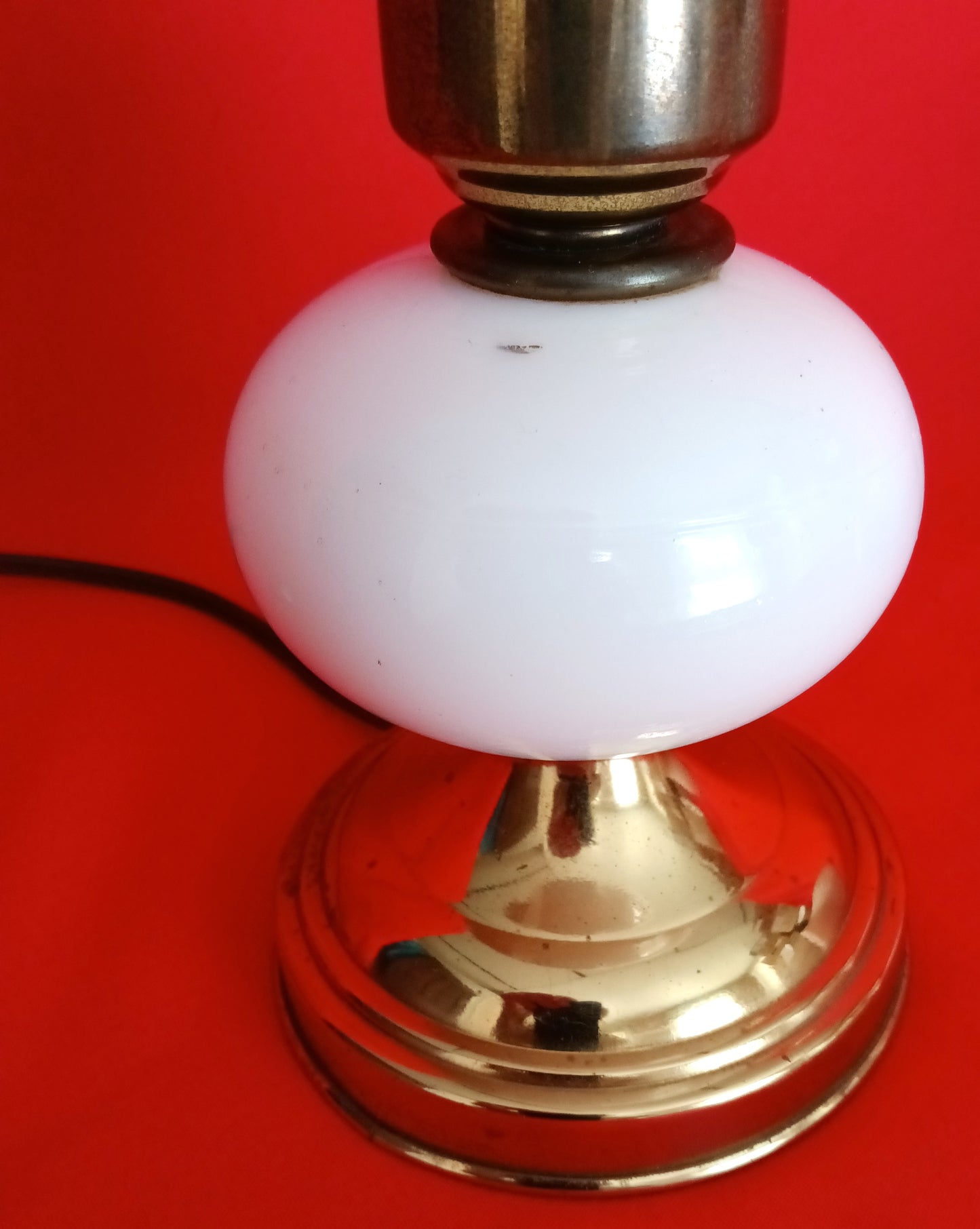 Vintage Mid Century Lamp Porcelain Body Hobnail Milk Glass Pattern Tulip Shape Shade Round Brass Base Small Lamp Retro Lighting