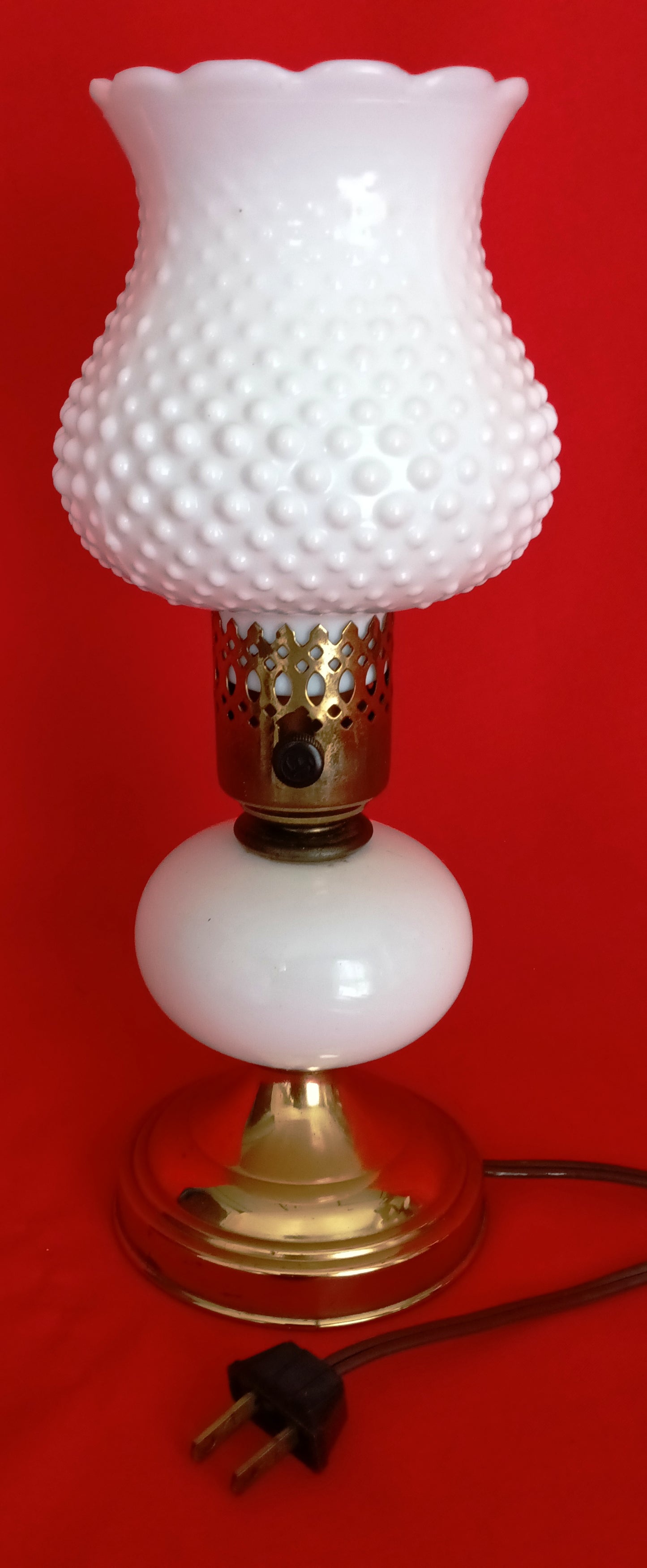 Vintage Mid Century Lamp Porcelain Body Hobnail Milk Glass Pattern Tulip Shape Shade Round Brass Base Small Lamp Retro Lighting
