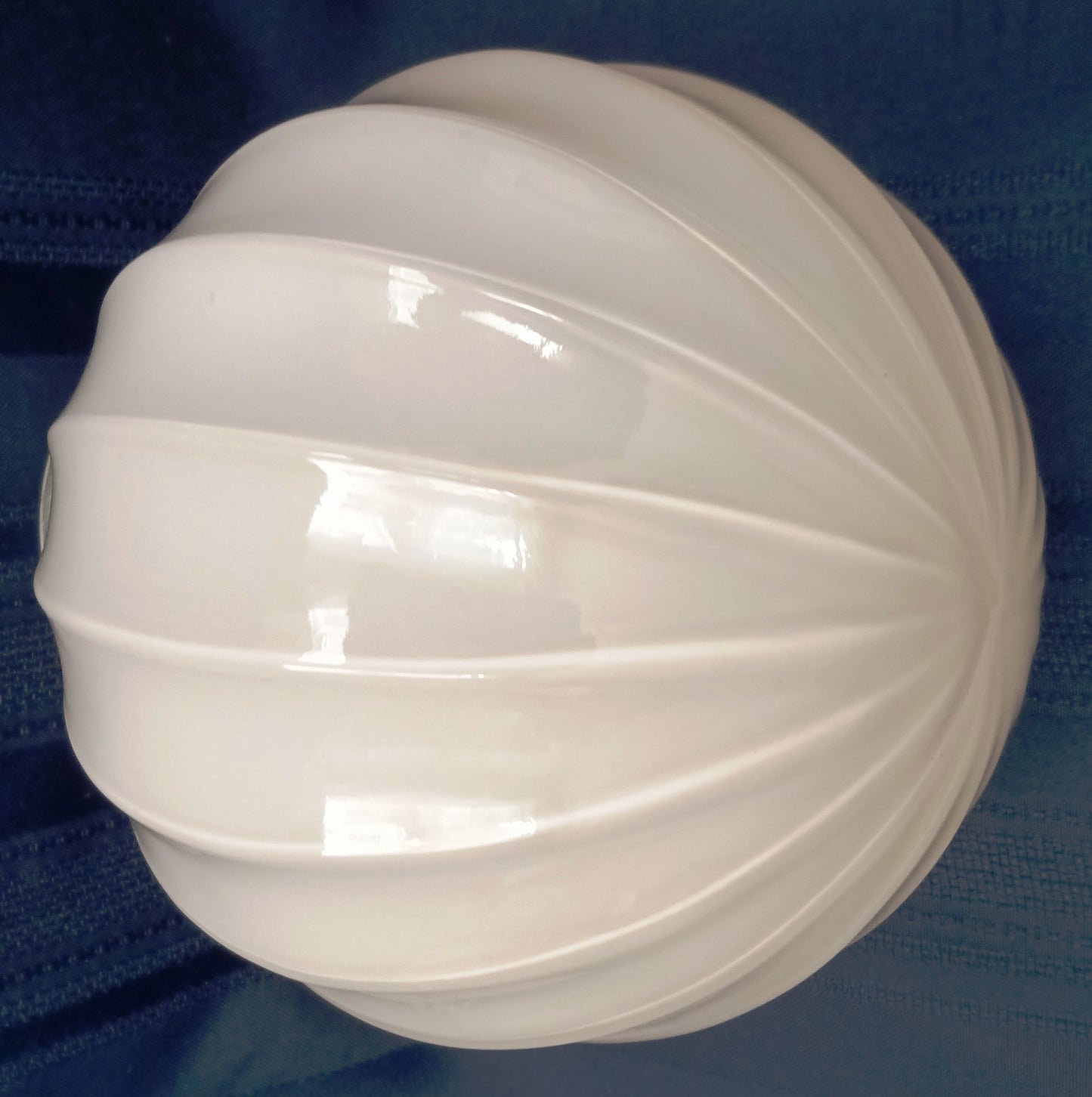 Vintage Art Deco Ribbed White Globe Heavy Glass Ball Melon Style Replacement Small Lampshade Fitter 3.25"
