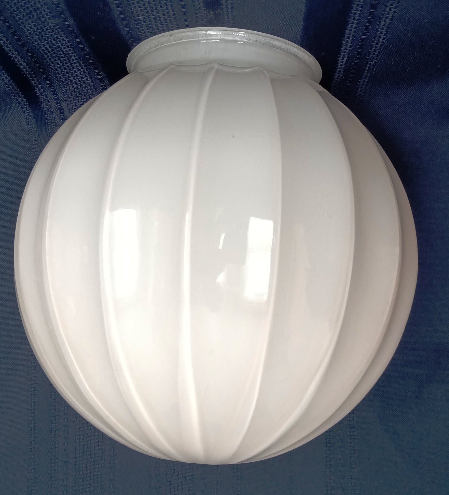 Vintage Art Deco Ribbed White Globe Heavy Glass Ball Melon Style Replacement Small Lampshade Fitter 3.25"