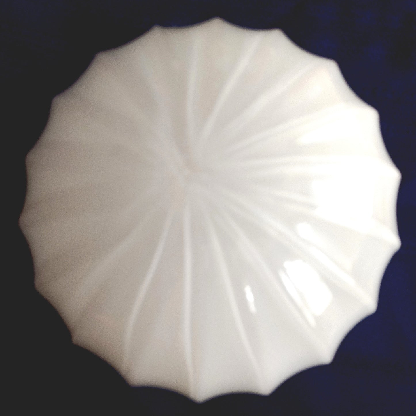 Vintage Art Deco Ribbed White Globe Heavy Glass Ball Melon Style Replacement Small Lampshade Fitter 3.25"