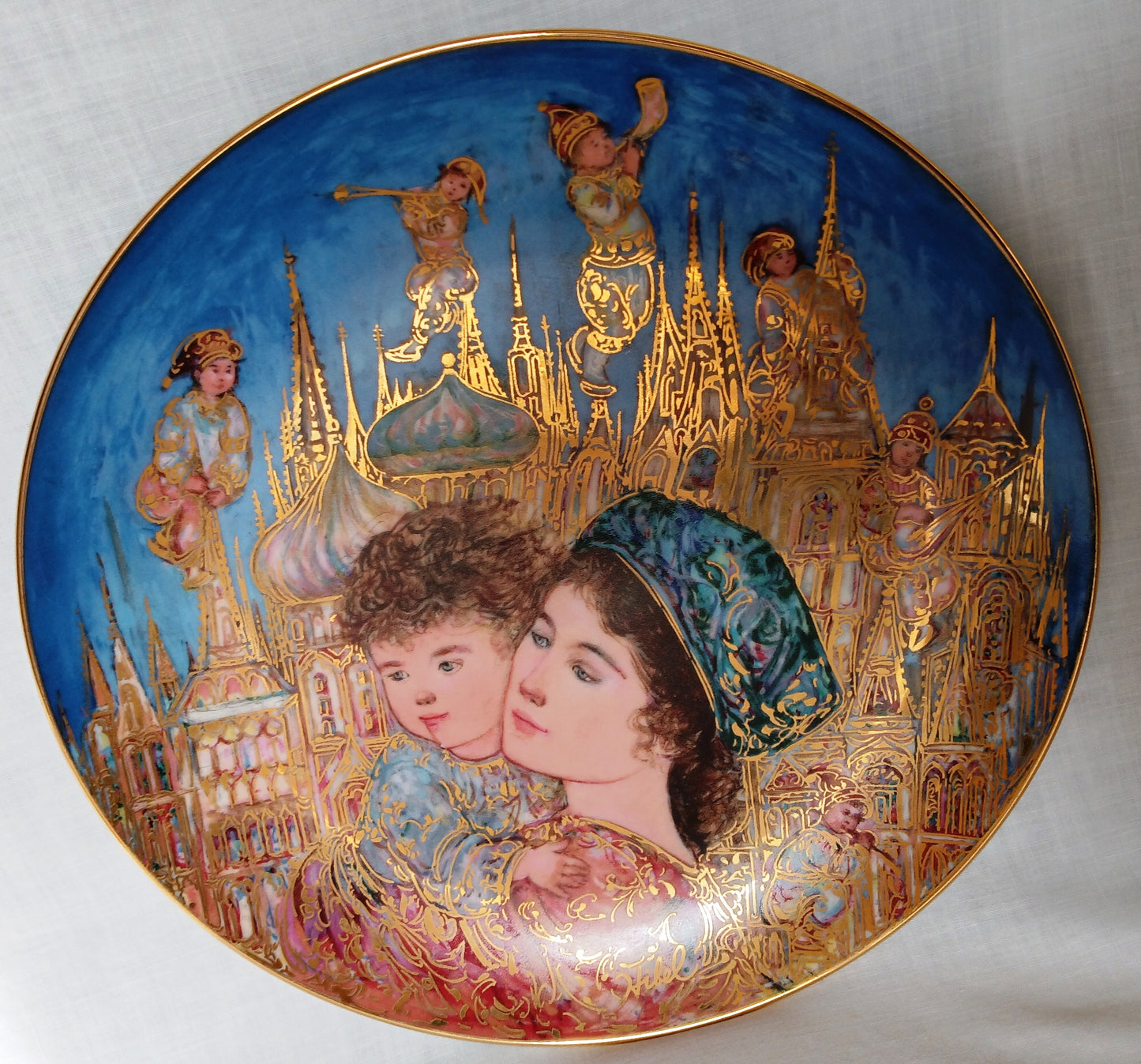 EDNA HIBEL Fine Art Collector Plate HOLIDAY JOY Christmas 1993 Mother & Child Porcelain Gilt Third Edition Plate w/Wooden Stand-Signed Mint Condition