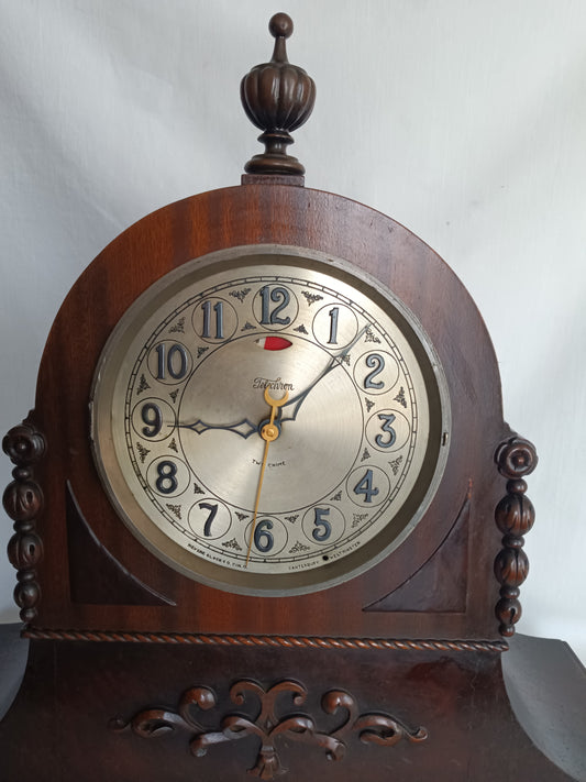 Antique Warren Telechron REVERE Model Electric Motored Mantel Clock Ornate Mahogany Case Finial- Clock RUNS - But does not chime