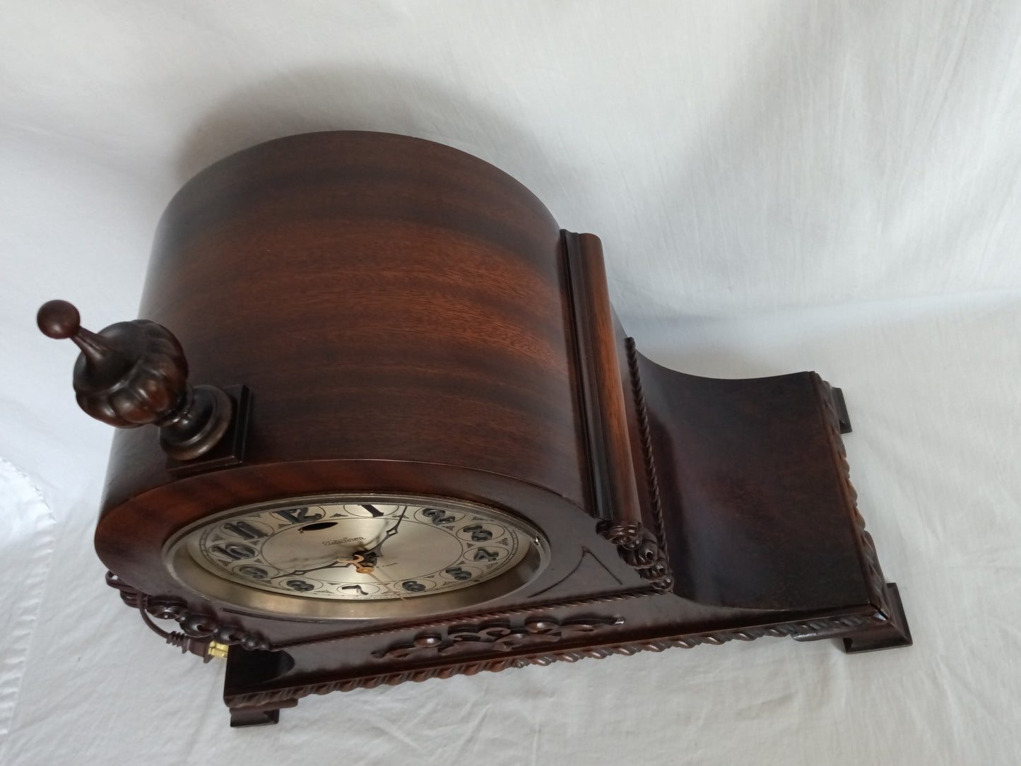 Antique Warren Telechron REVERE Model Electric Motored Mantel Clock Ornate Mahogany Case Finial- Clock RUNS - But does not chime