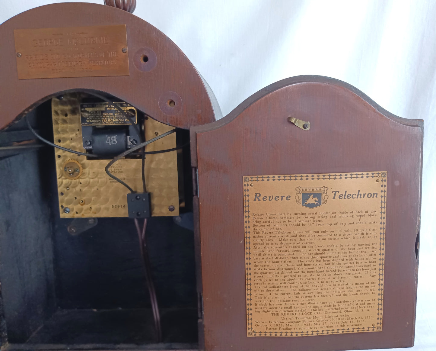Antique Warren Telechron REVERE Model Electric Motored Mantel Clock Ornate Mahogany Case Finial- Clock RUNS - But does not chime