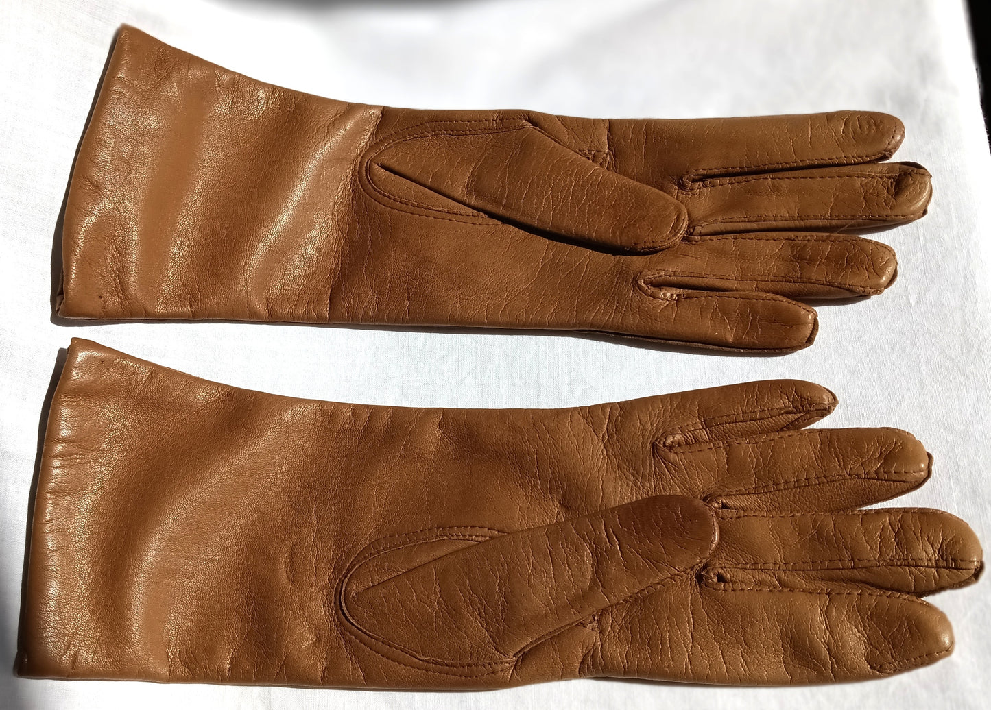 Vintage Camel Tan Color Classic Elegant Italian Genuine Leather Gloves Cashmere Lined Women Slip-on Style Slightly Flared Cuffs Medium Size 7