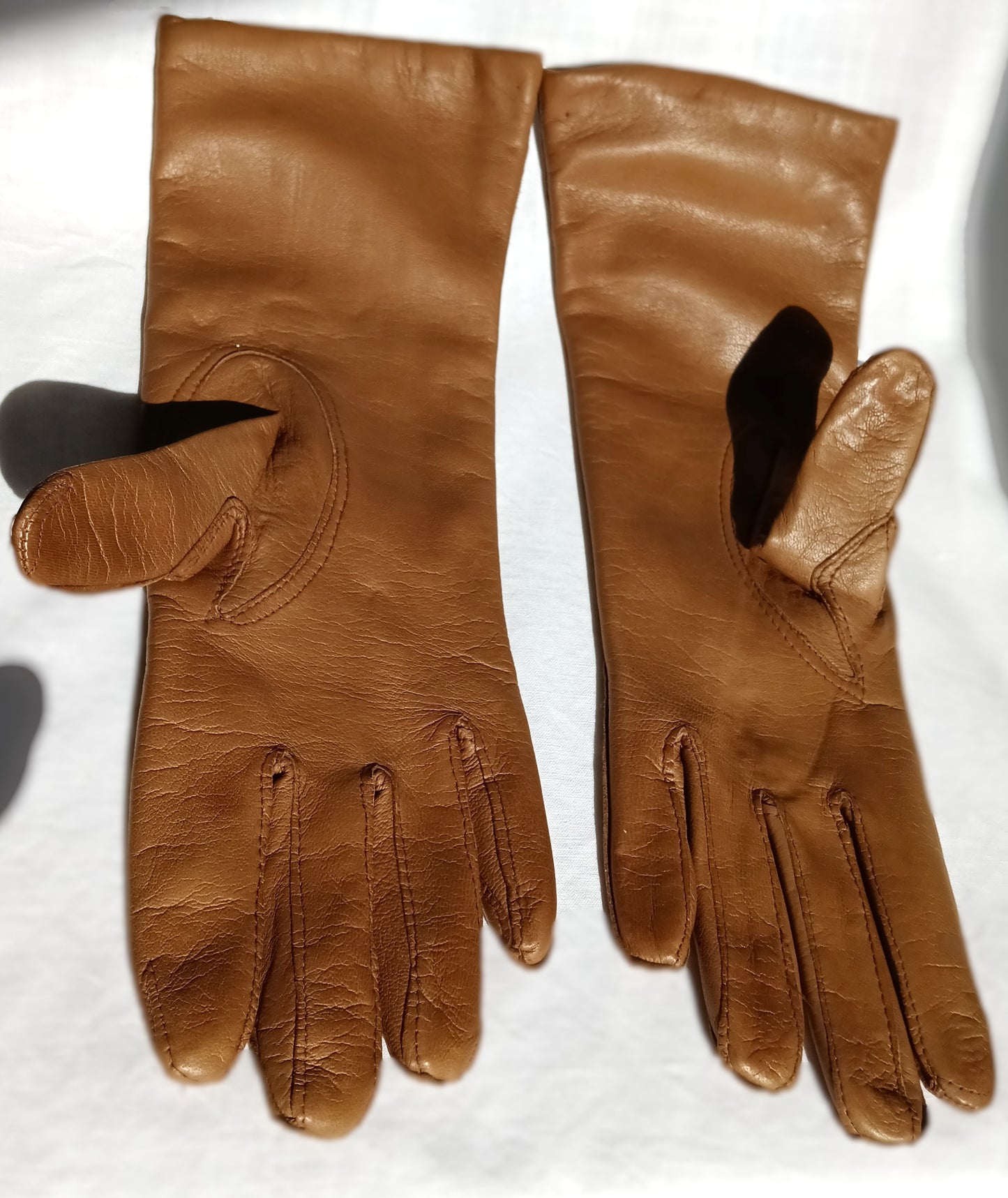 Vintage Camel Tan Color Classic Elegant Italian Genuine Leather Gloves Cashmere Lined Women Slip-on Style Slightly Flared Cuffs Medium Size 7