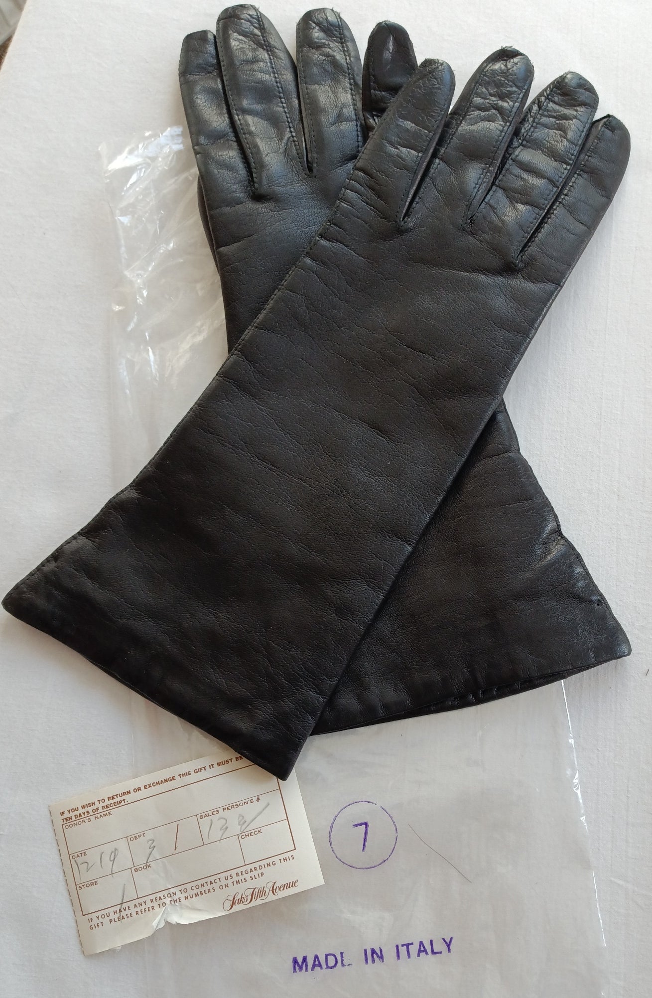 Vintage Black Classic Elegant Italian Genuine Leather Gloves Cashmere Lined Women Slip-on Style Slightly Flared Cuffs Medium Size 7-Italy