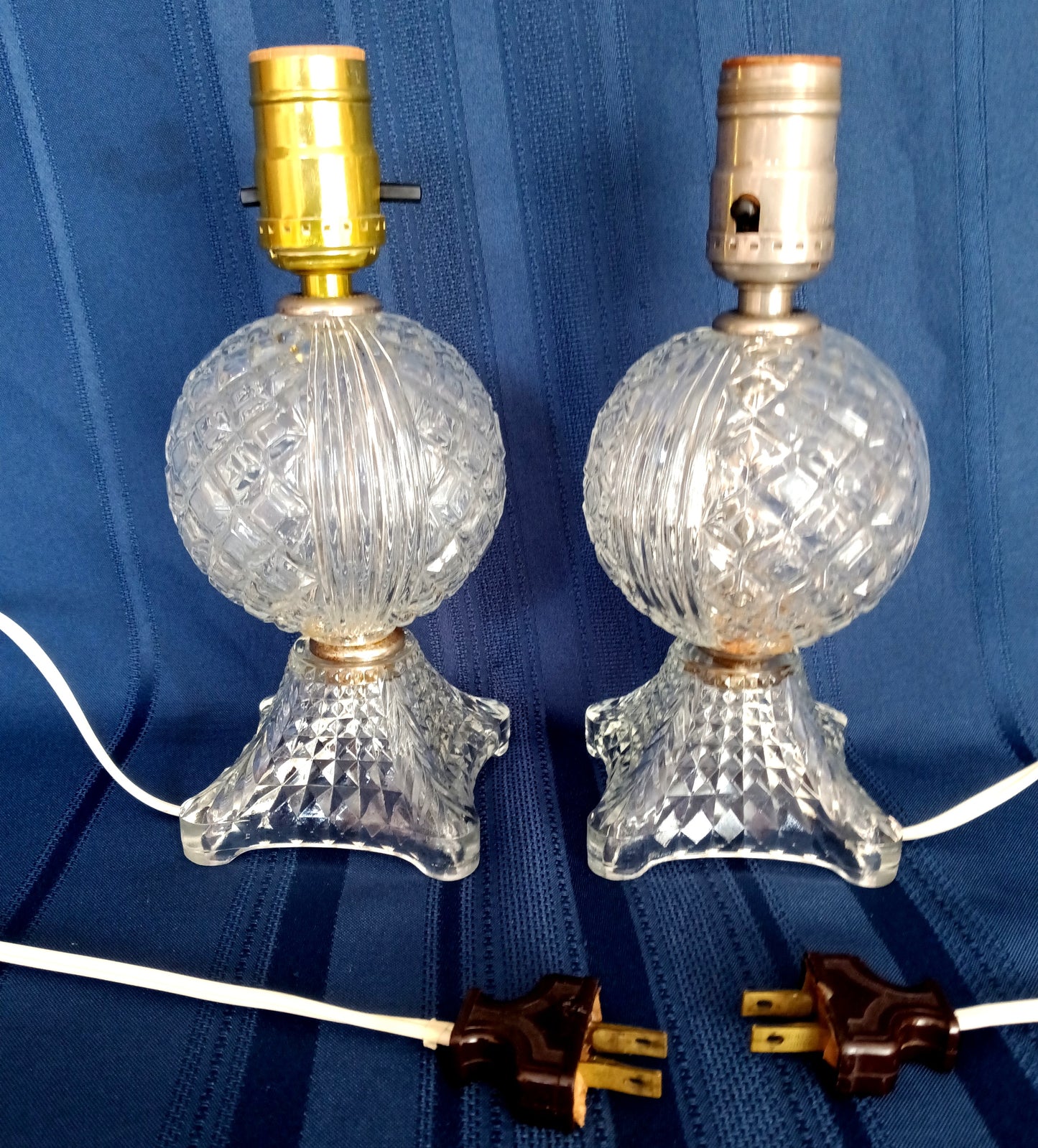 Vintage Pair Clear Pressed Glass Small Lamps Geometric Design Pattern One Light Vanity Bedroom Boudoir Bedside Table Dresser Electric Lamps