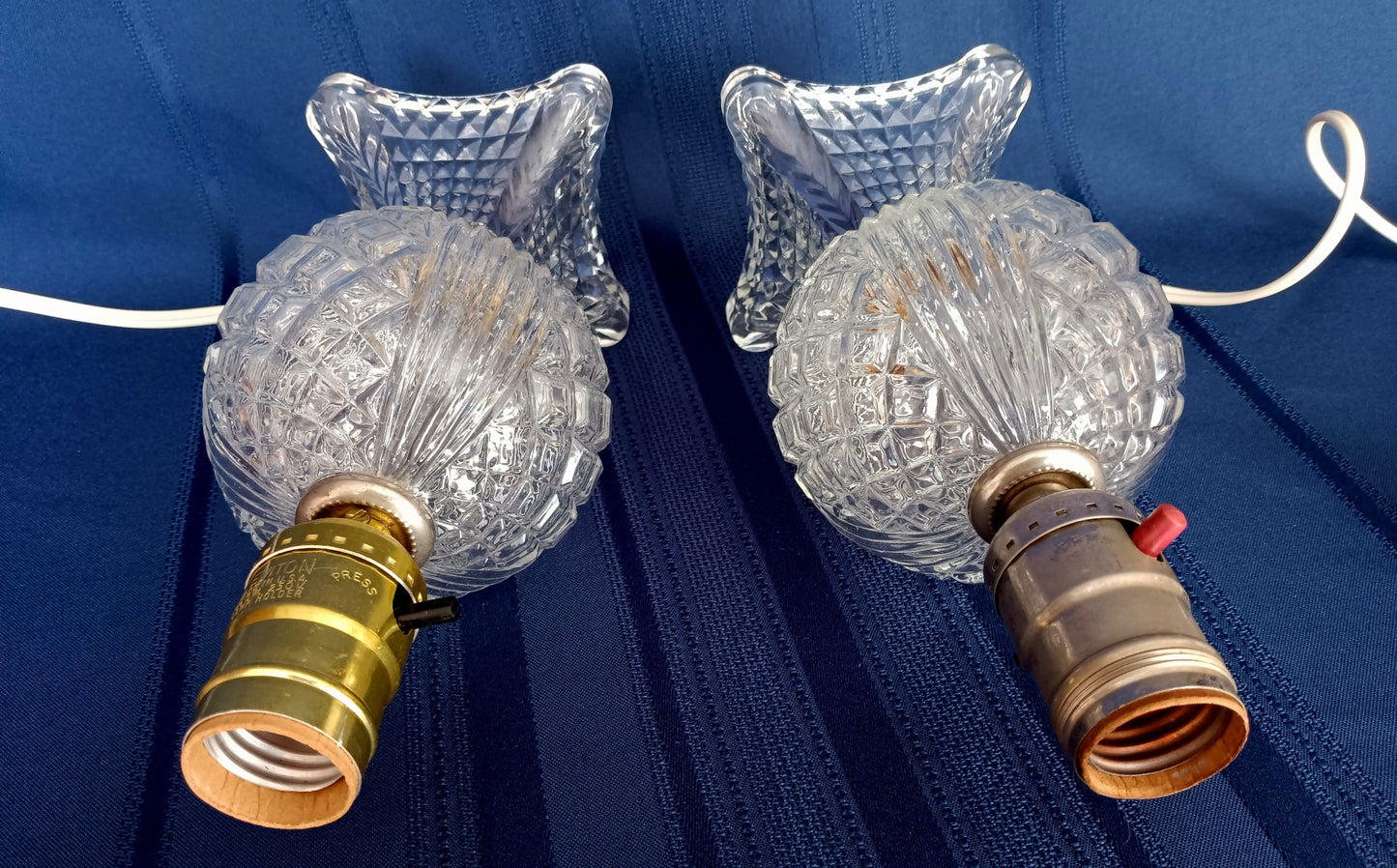 Vintage Pair Clear Pressed Glass Small Lamps Geometric Design Pattern One Light Vanity Bedroom Boudoir Bedside Table Dresser Electric Lamps