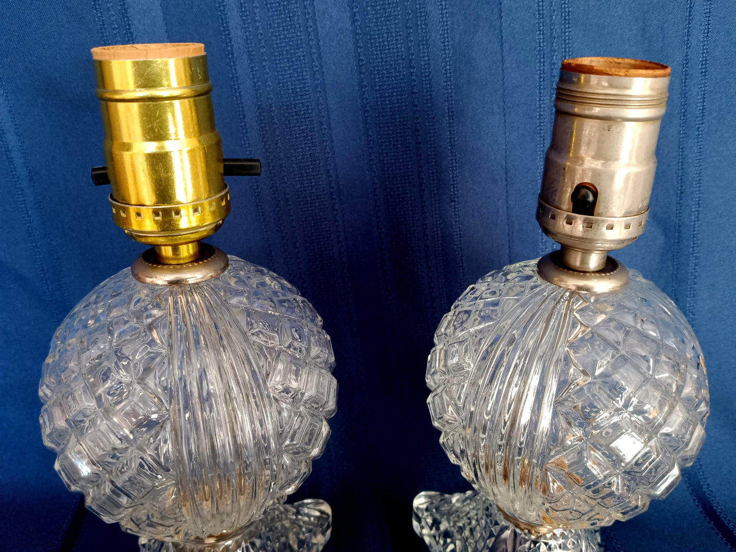 Vintage Pair Clear Pressed Glass Small Lamps Geometric Design Pattern One Light Vanity Bedroom Boudoir Bedside Table Dresser Electric Lamps