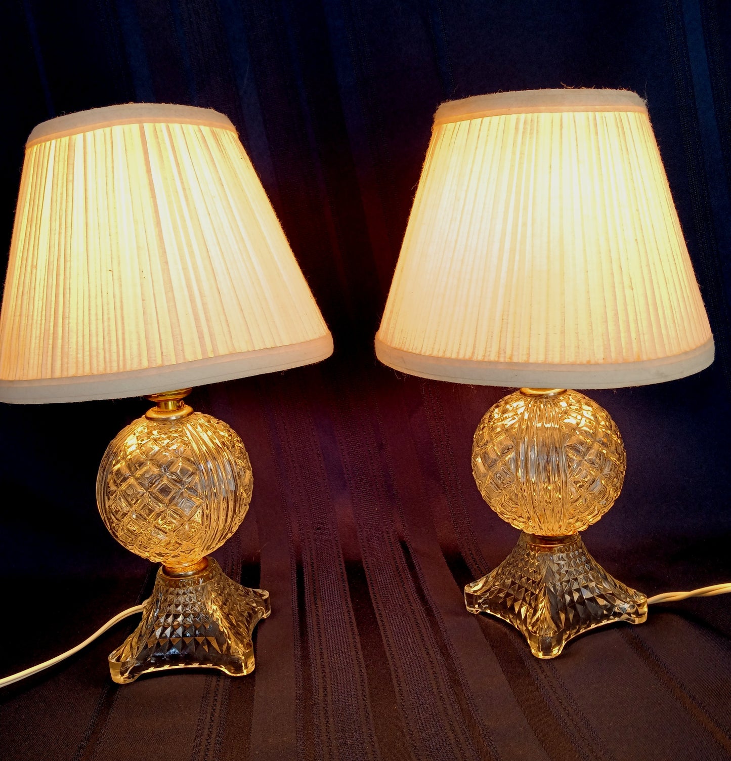 Vintage Pair Clear Pressed Glass Small Lamps Geometric Design Pattern One Light Vanity Bedroom Boudoir Bedside Table Dresser Electric Lamps