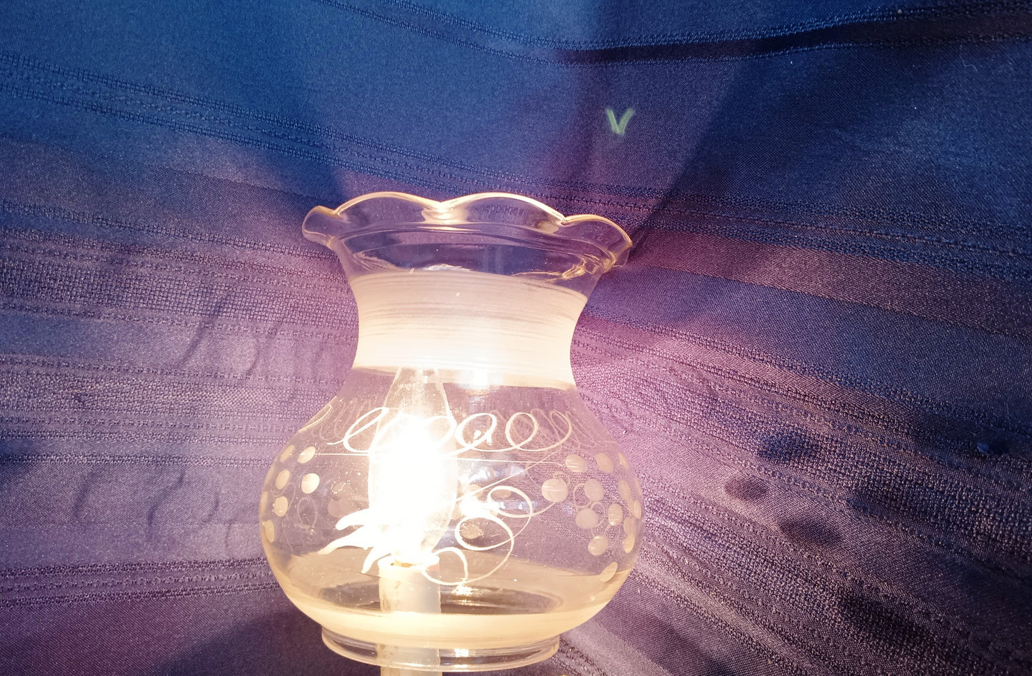 Old Fashioned Clear Frosted Glass Etched Grape Design Vintage Hurricane Chimney Bulge Shape Shade Kerosene Oil Lamp Cover 3.5 Inches Bottom