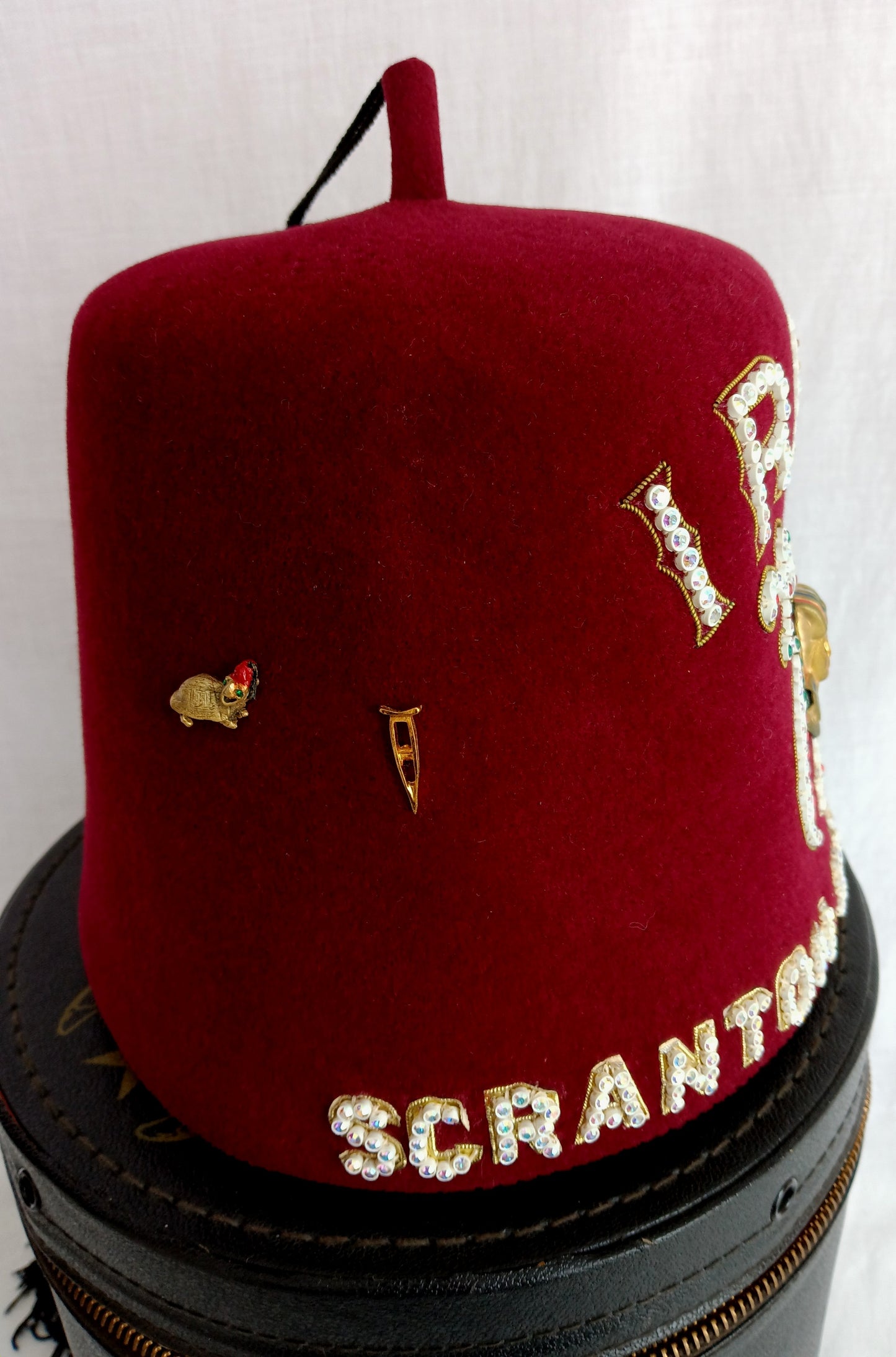 Vintage IREM Masonic Scranton Club Fez Burgundy Wool Hat Black Tassel Holder Rhinestones D Turin Co. Black Carrier Case Fez Size 7