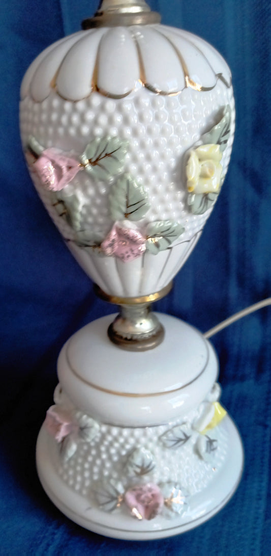 Vintage Glazed White Ceramic Lamp Pink Yellow Roses Design Round Base Gilt Accents Vanity End Table Lamp Nightstand Light Country Decor