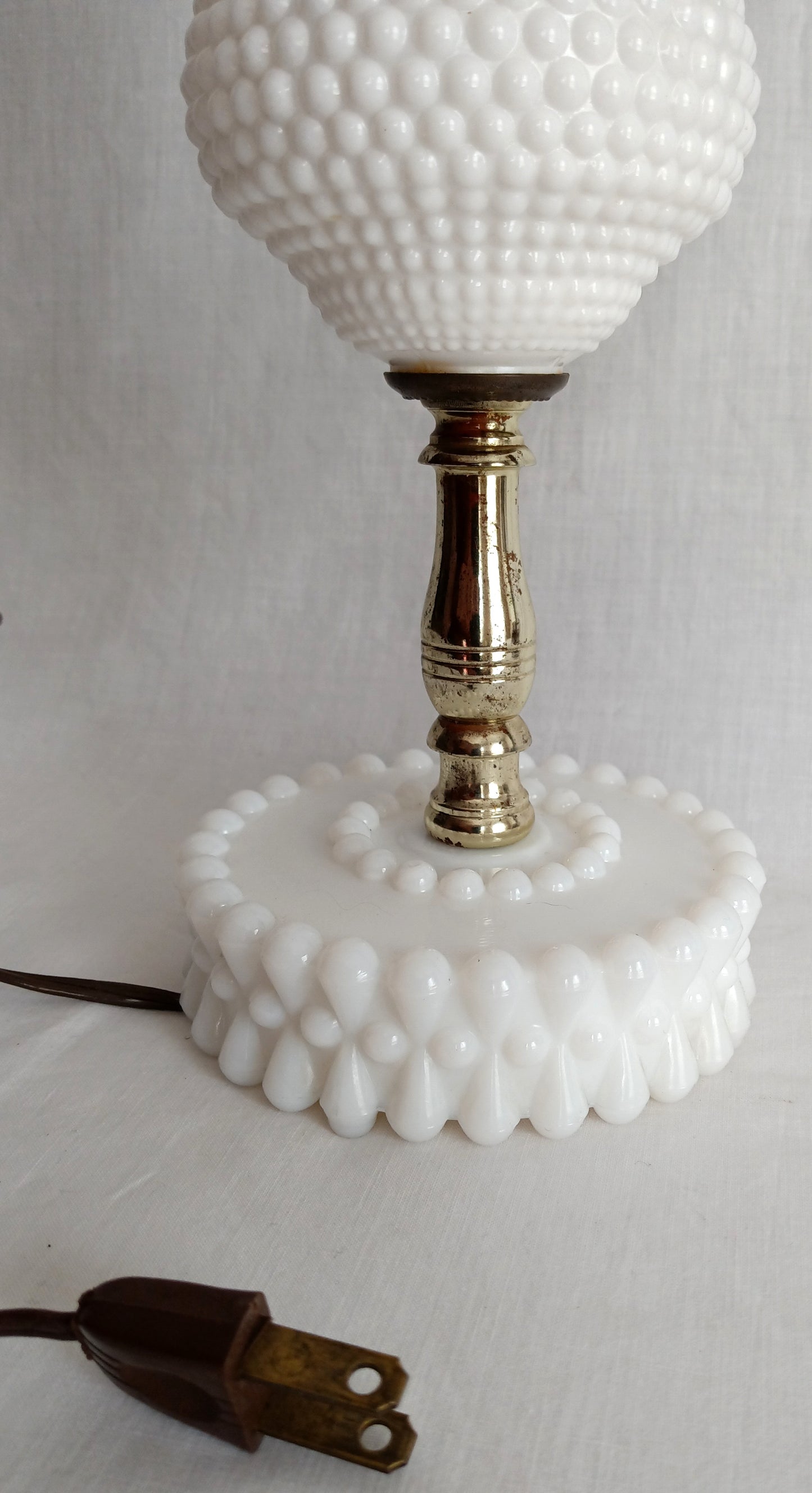 Mid Century Milk Glass Beaded Hobnail Tear Drops Design Table Lamp Desk Boudoir Bedroom Vanity w/Harp + Finial 18" Tall Retro Lighting