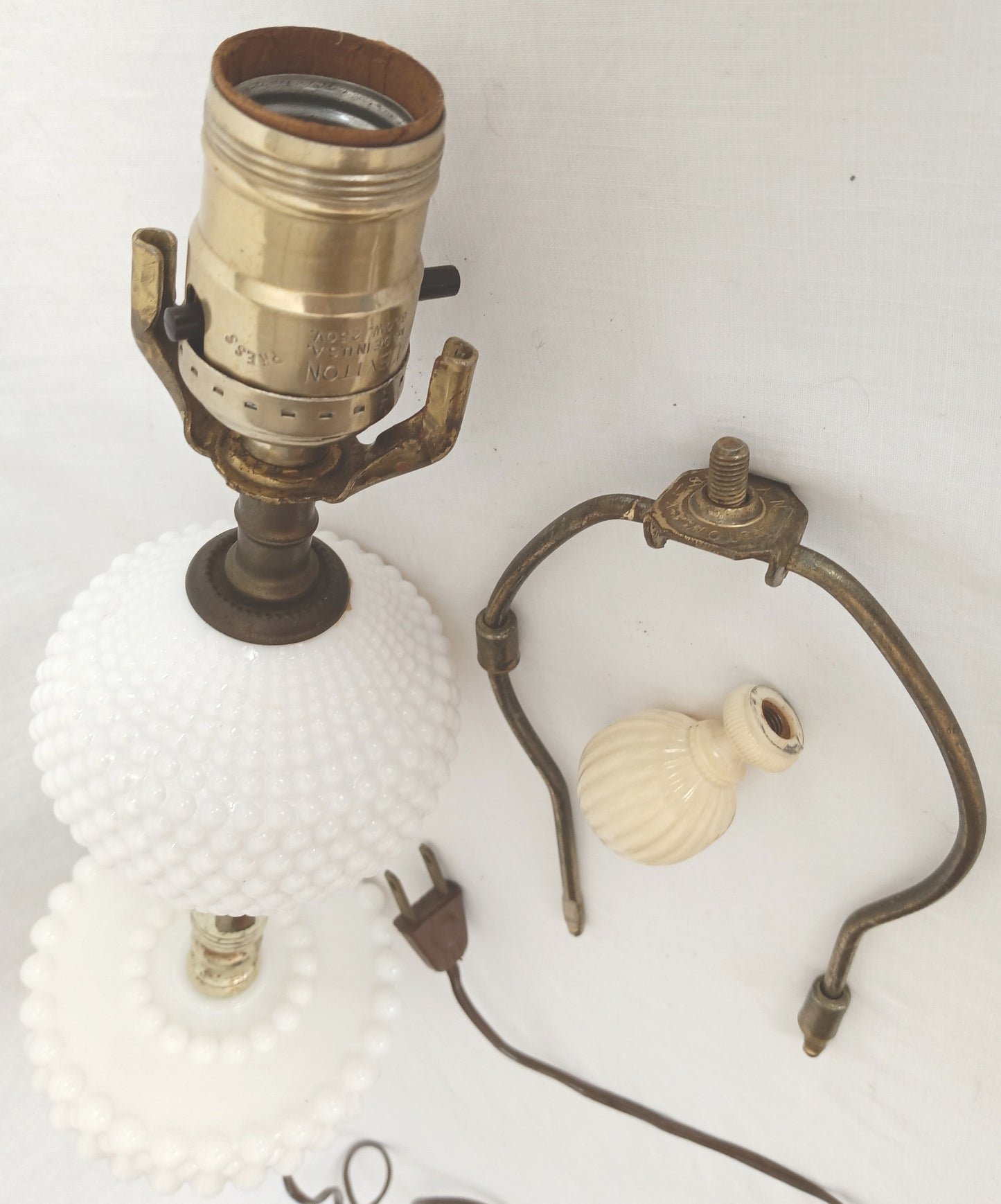 Mid Century Milk Glass Beaded Hobnail Tear Drops Design Table Lamp Desk Boudoir Bedroom Vanity w/Harp + Finial 18" Tall Retro Lighting