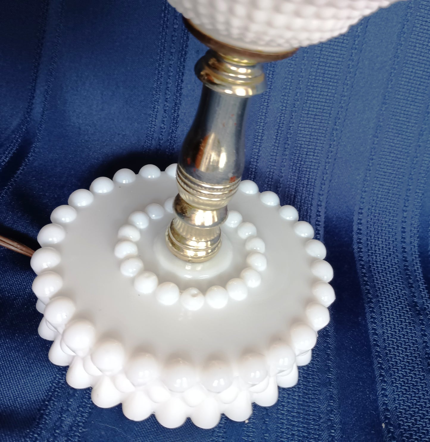 Mid Century Milk Glass Beaded Hobnail Tear Drops Design Table Lamp Desk Boudoir Bedroom Vanity w/Harp + Finial 18" Tall Retro Lighting
