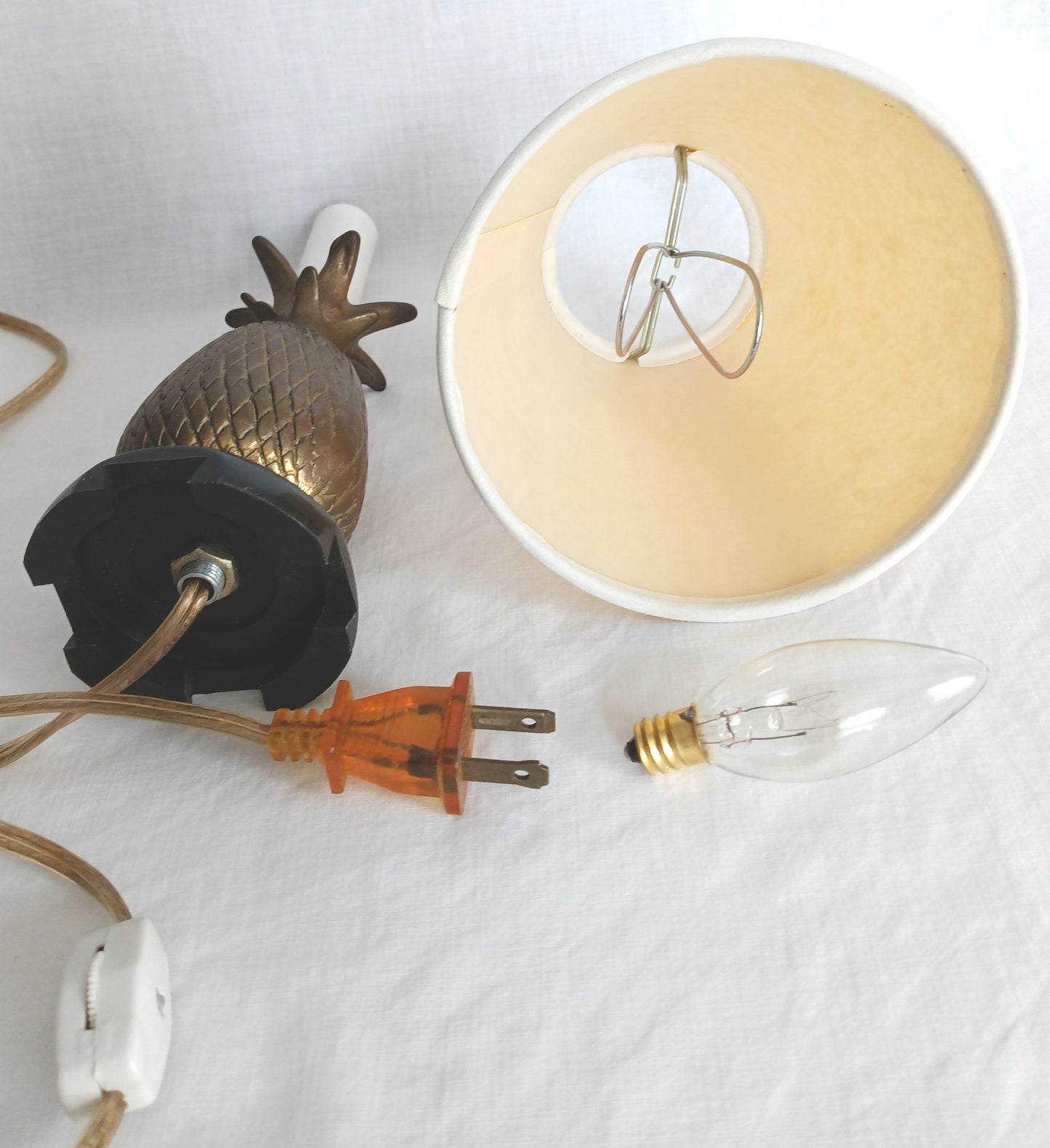 Vintage Small Solid Brass Pineapple Candlestick Lamp Hard Rubber Base Lampshade Bulb In Line Switch Nightlight Bedroom Living Room- Taiwan