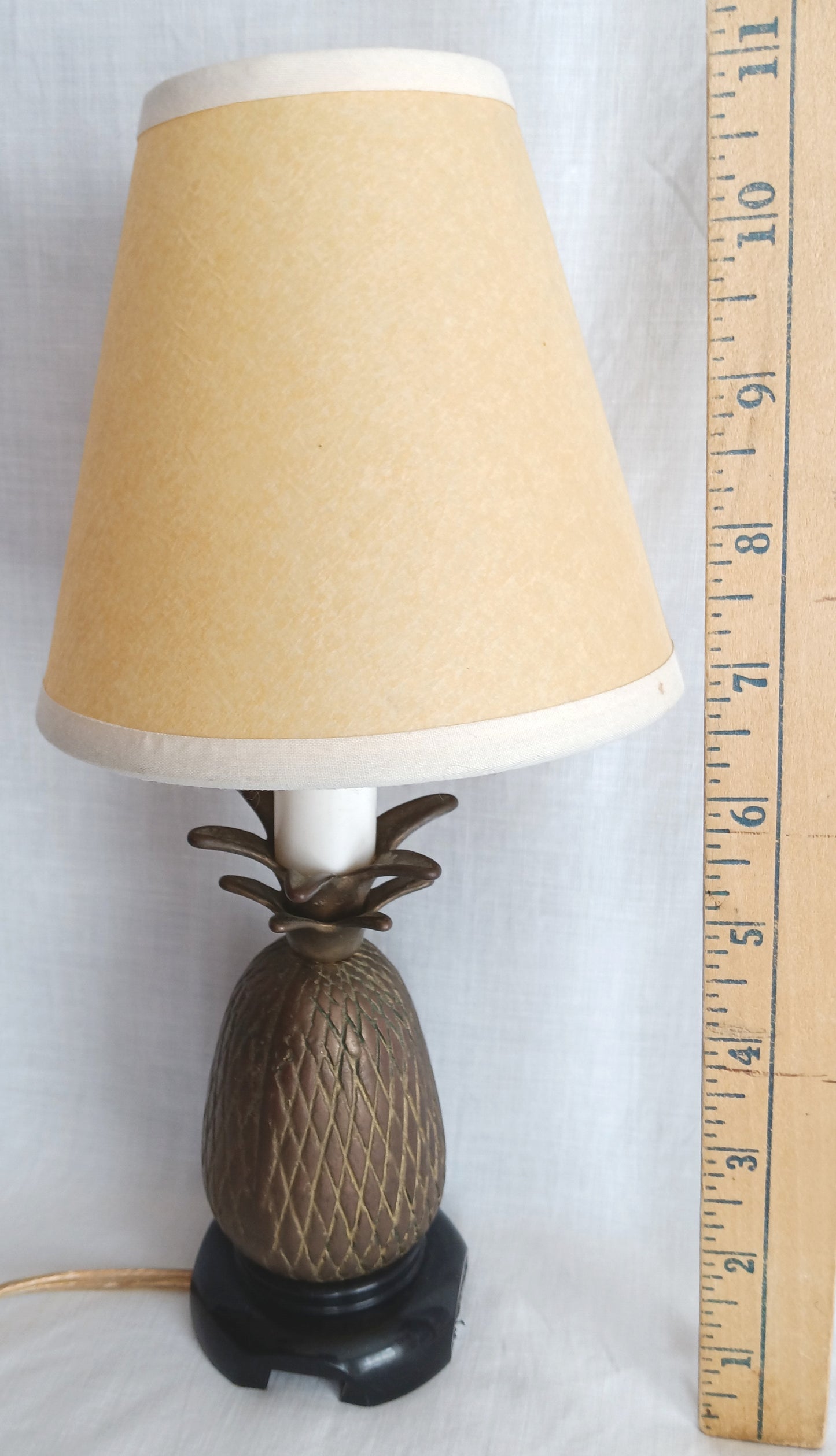 Vintage Small Solid Brass Pineapple Candlestick Lamp Hard Rubber Base Lampshade Bulb In Line Switch Nightlight Bedroom Living Room- Taiwan