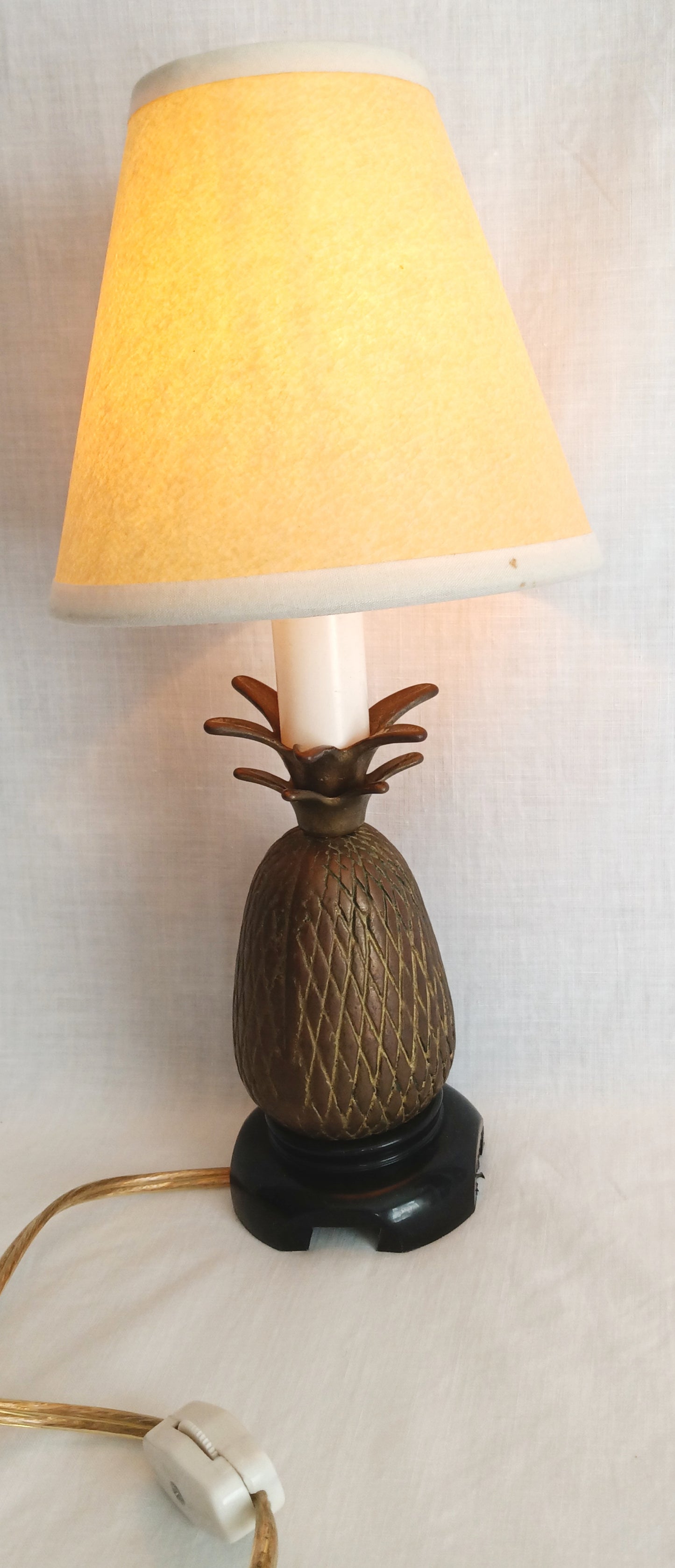 Vintage Small Solid Brass Pineapple Candlestick Lamp Hard Rubber Base Lampshade Bulb In Line Switch Nightlight Bedroom Living Room- Taiwan