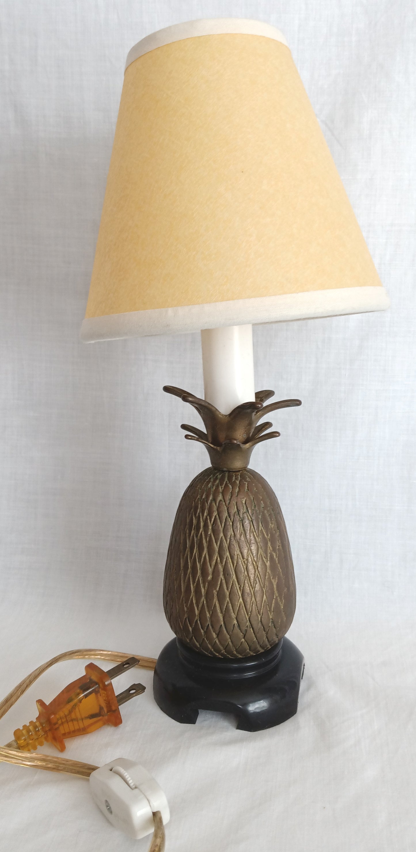 Vintage Small Solid Brass Pineapple Candlestick Lamp Hard Rubber Base Lampshade Bulb In Line Switch Nightlight Bedroom Living Room- Taiwan