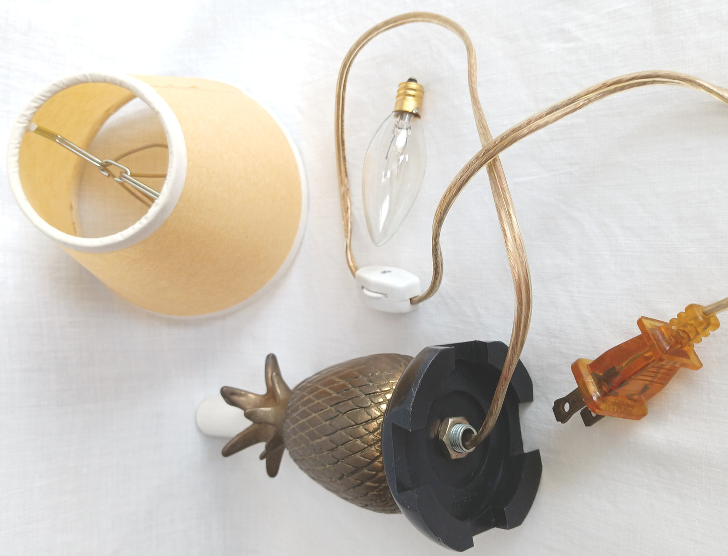 Vintage Small Solid Brass Pineapple Candlestick Lamp Hard Rubber Base Lampshade Bulb In Line Switch Nightlight Bedroom Living Room- Taiwan