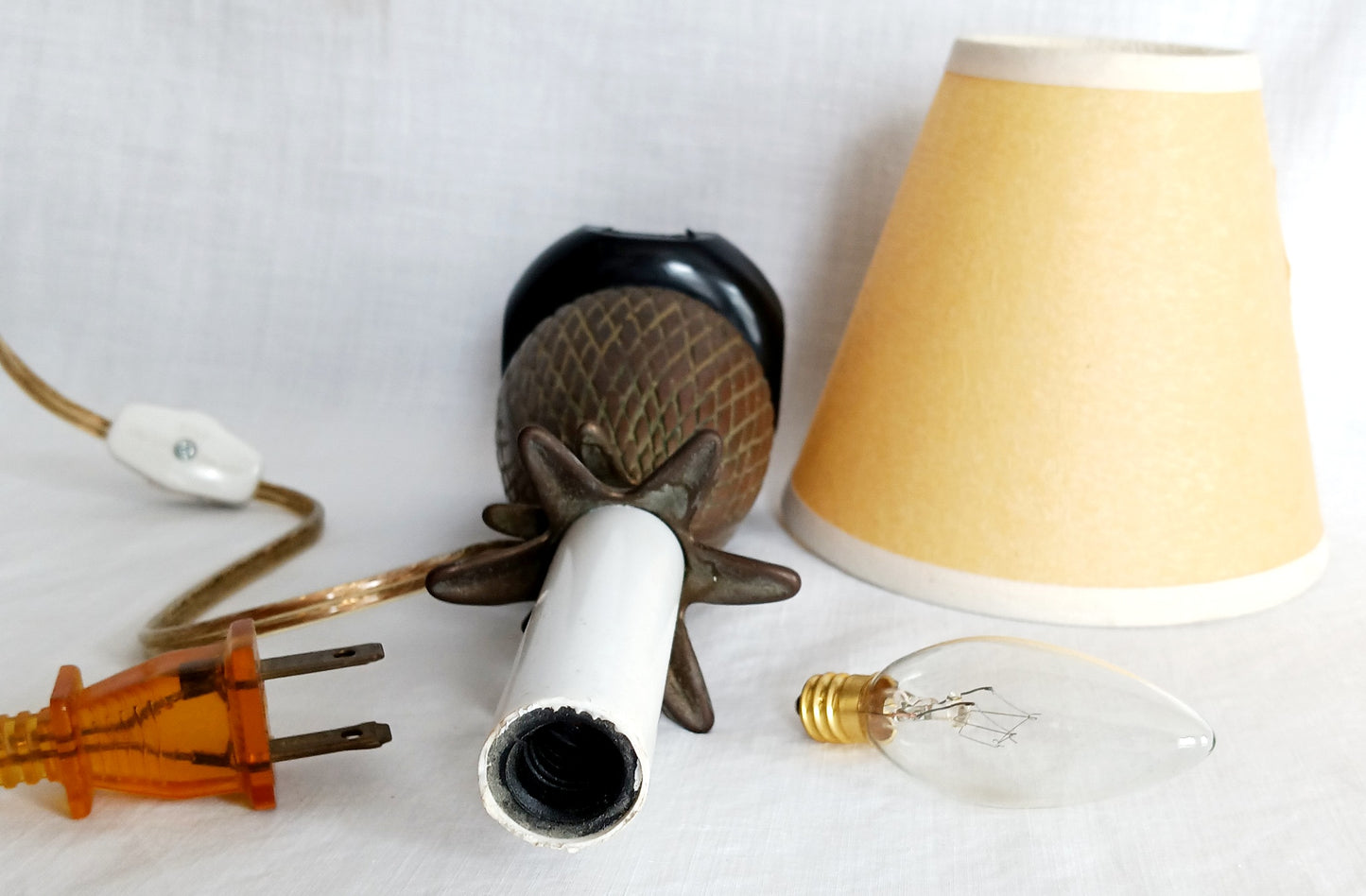 Vintage Small Solid Brass Pineapple Candlestick Lamp Hard Rubber Base Lampshade Bulb In Line Switch Nightlight Bedroom Living Room- Taiwan