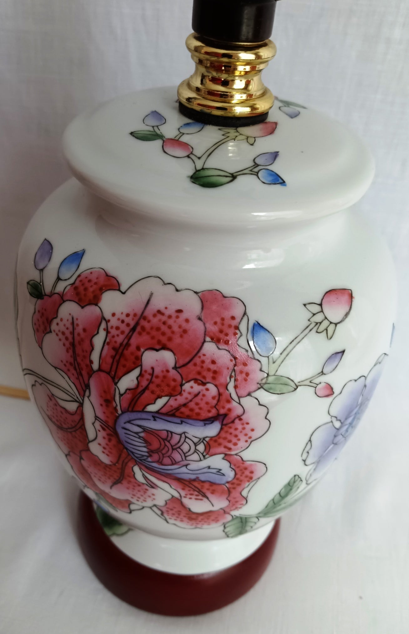 Vintage MC Modern Porcelain Table Lamp Asian Inspired Floral Design Ginger Jar Urn Shaped Wooden Base Fabric Lampshade Bedside Desk Lamp