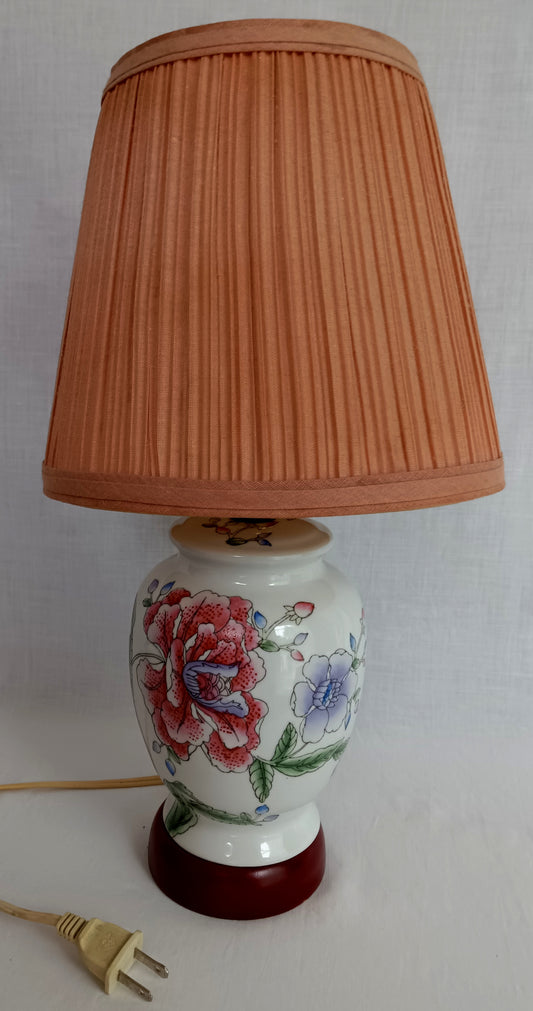 Vintage MC Modern Porcelain Table Lamp Asian Inspired Floral Design Ginger Jar Urn Shaped Wooden Base Fabric Lampshade Bedside Desk Lamp