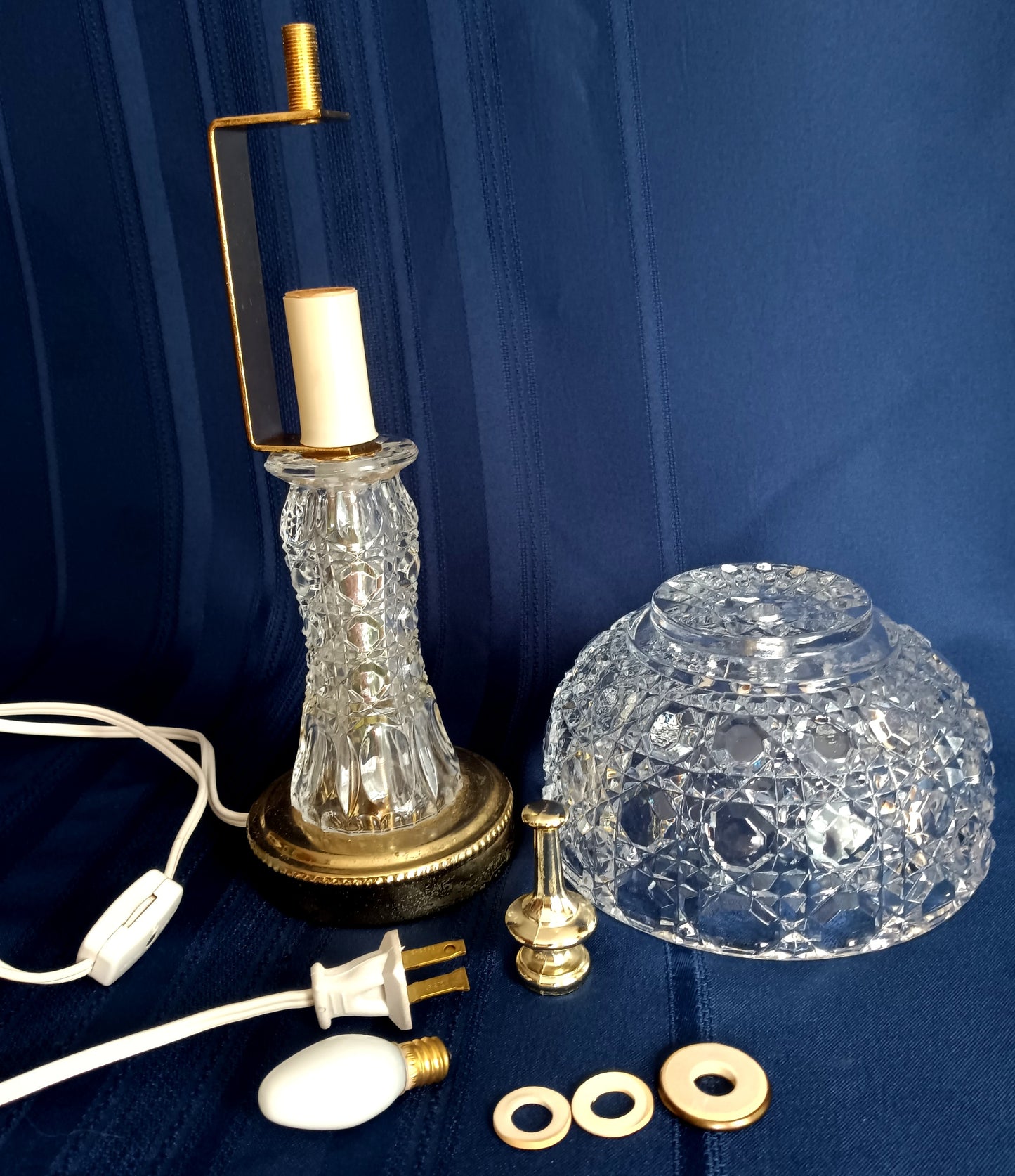 Vintage 24% Lead Crystal Glass Small Lamp w/Shade Geometric Design in Cord Switch Brass Finial Accent Table Lamp 12” H