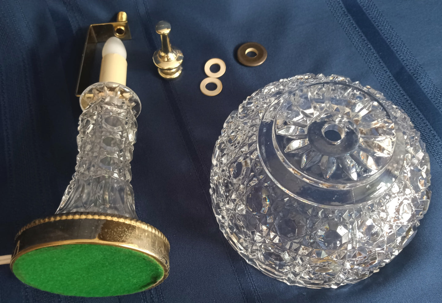 Vintage 24% Lead Crystal Glass Small Lamp w/Shade Geometric Design in Cord Switch Brass Finial Accent Table Lamp 12” H