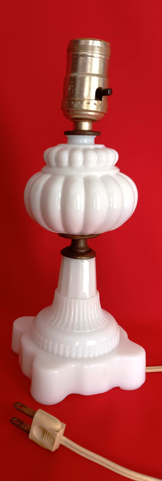 Vintage Heavy White Milk Glass Table Lamp Desk Bedroom Accent Lamp 10 1/2" Tall