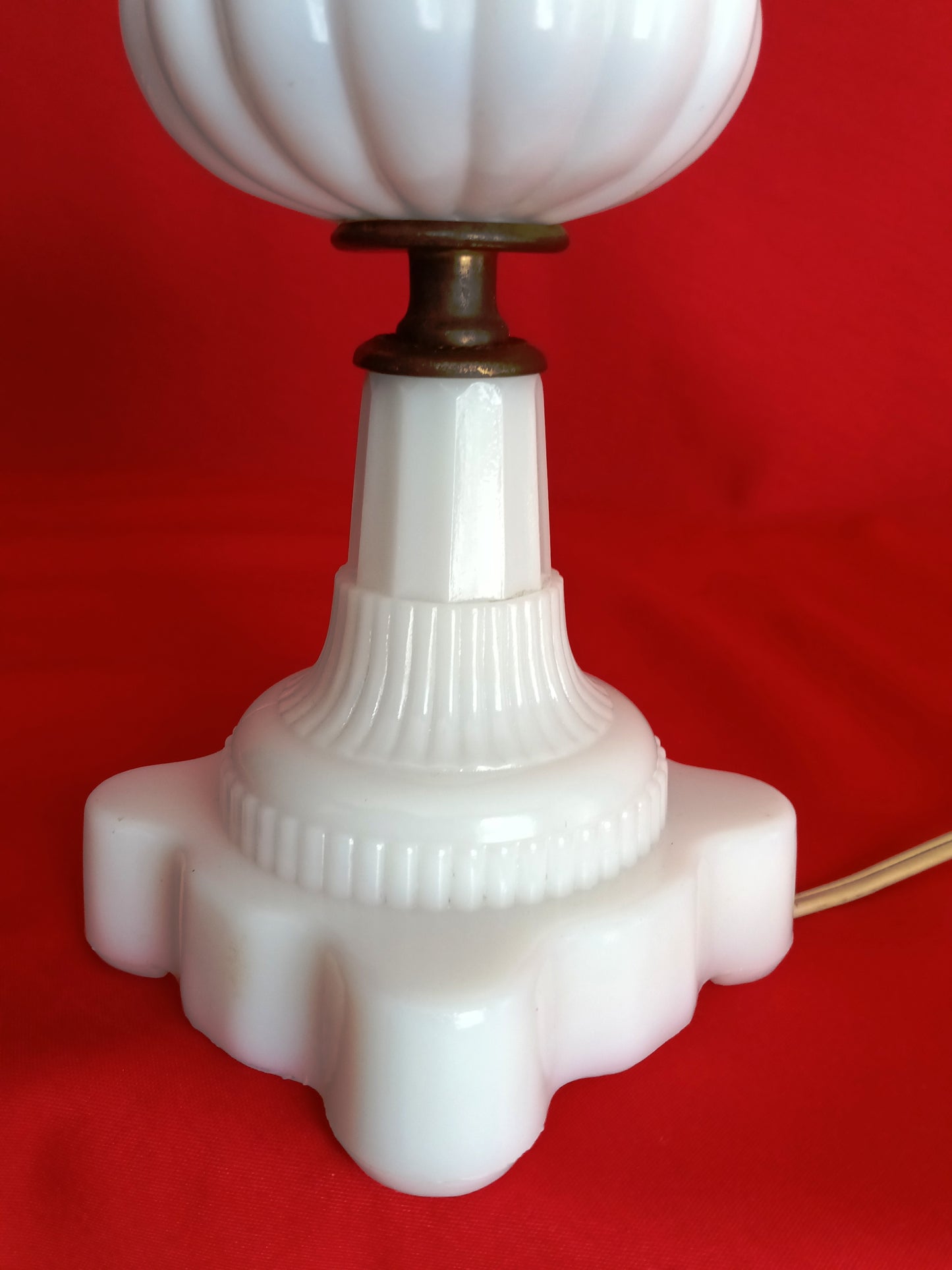 Vintage Heavy White Milk Glass Table Lamp Desk Bedroom Accent Lamp 10 1/2" Tall