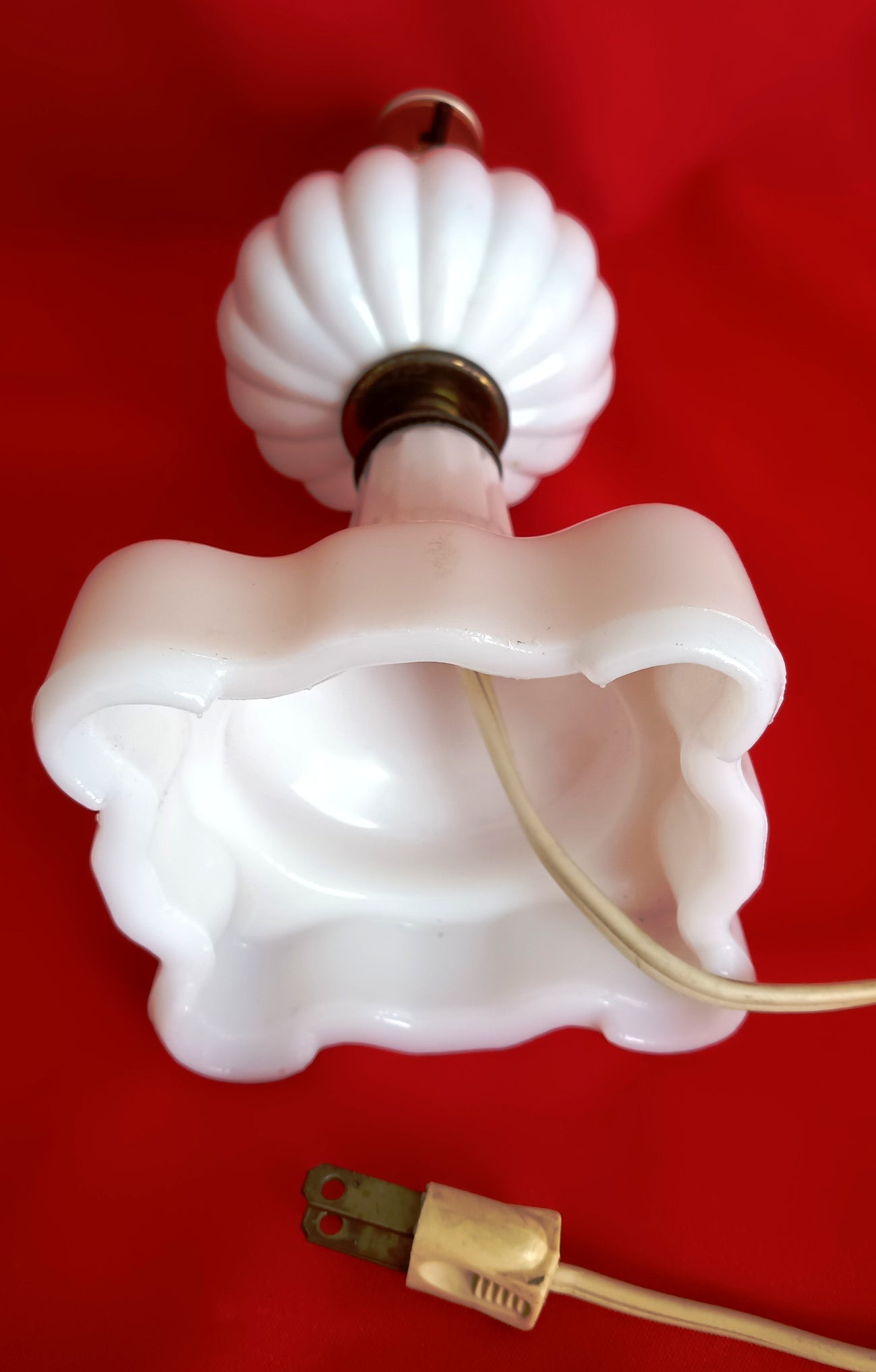 Vintage Heavy White Milk Glass Table Lamp Desk Bedroom Accent Lamp 10 1/2" Tall
