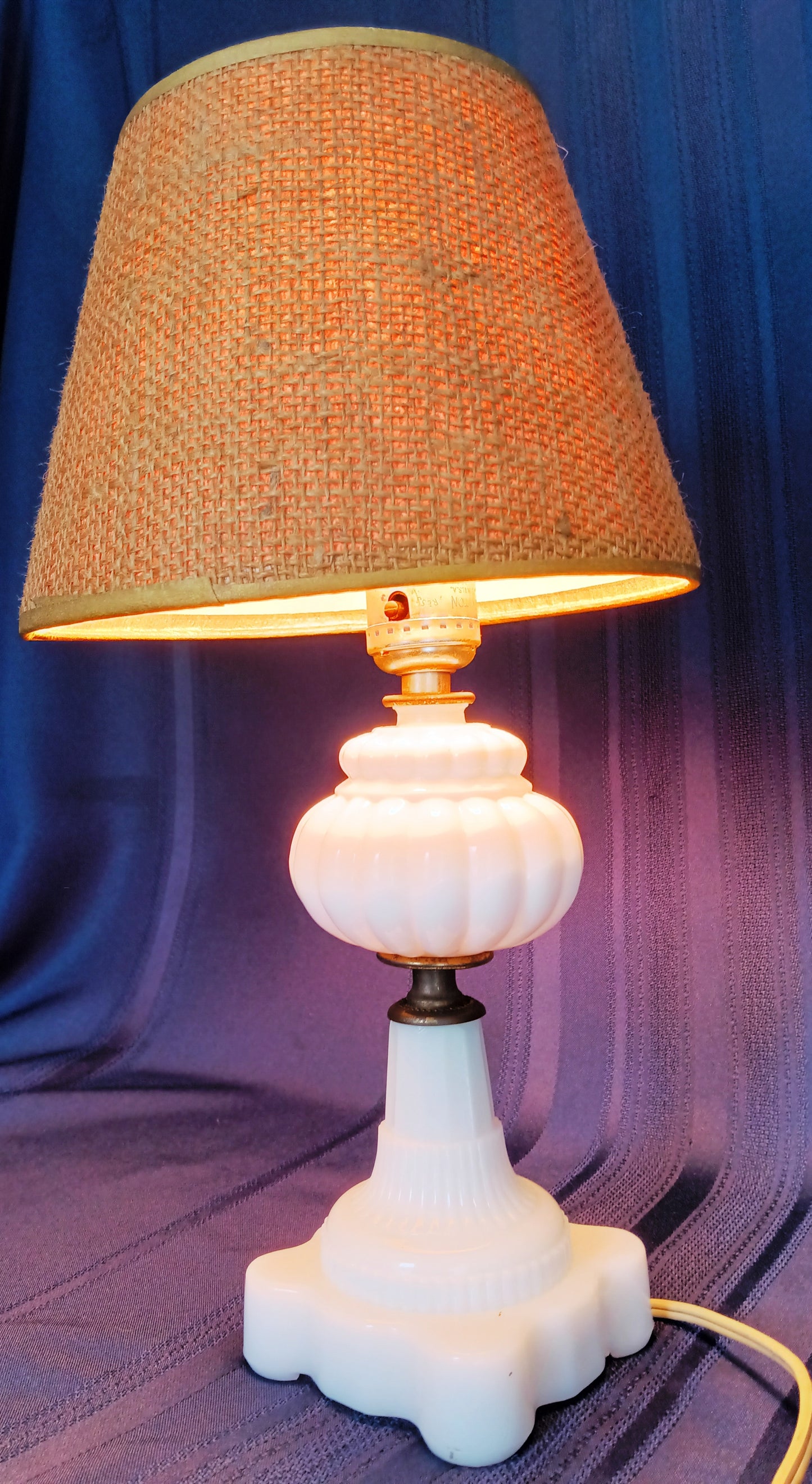 Vintage Heavy White Milk Glass Table Lamp Desk Bedroom Accent Lamp 10 1/2" Tall