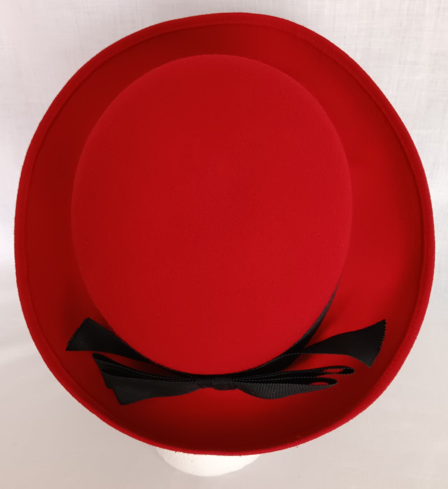 Vintage Ladies Doeskin Felt Red Hat 100% Wool Black Grosgrain Bow Ribbon Unlined Cotton Sweatband Small Size Hat - Made in USA