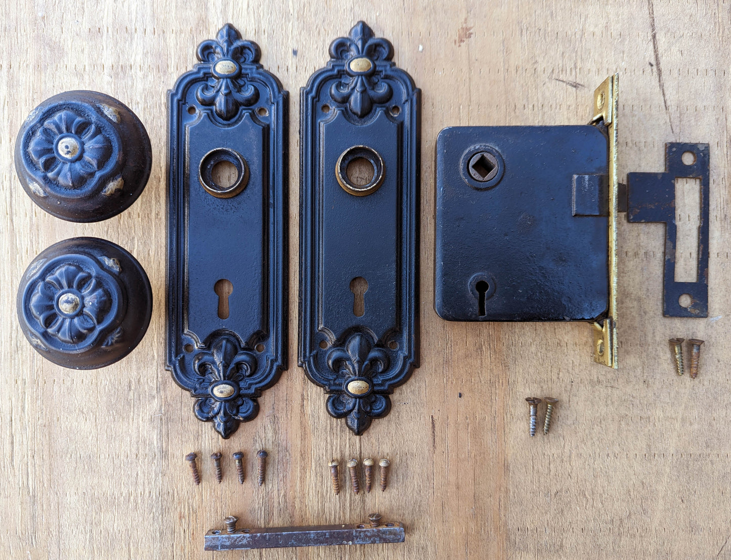 Antique Vintage Old Reclaimed Salvaged Fleur De Lis Victorian Bronze Steel Interior Door Lockset Knob Plate Lock