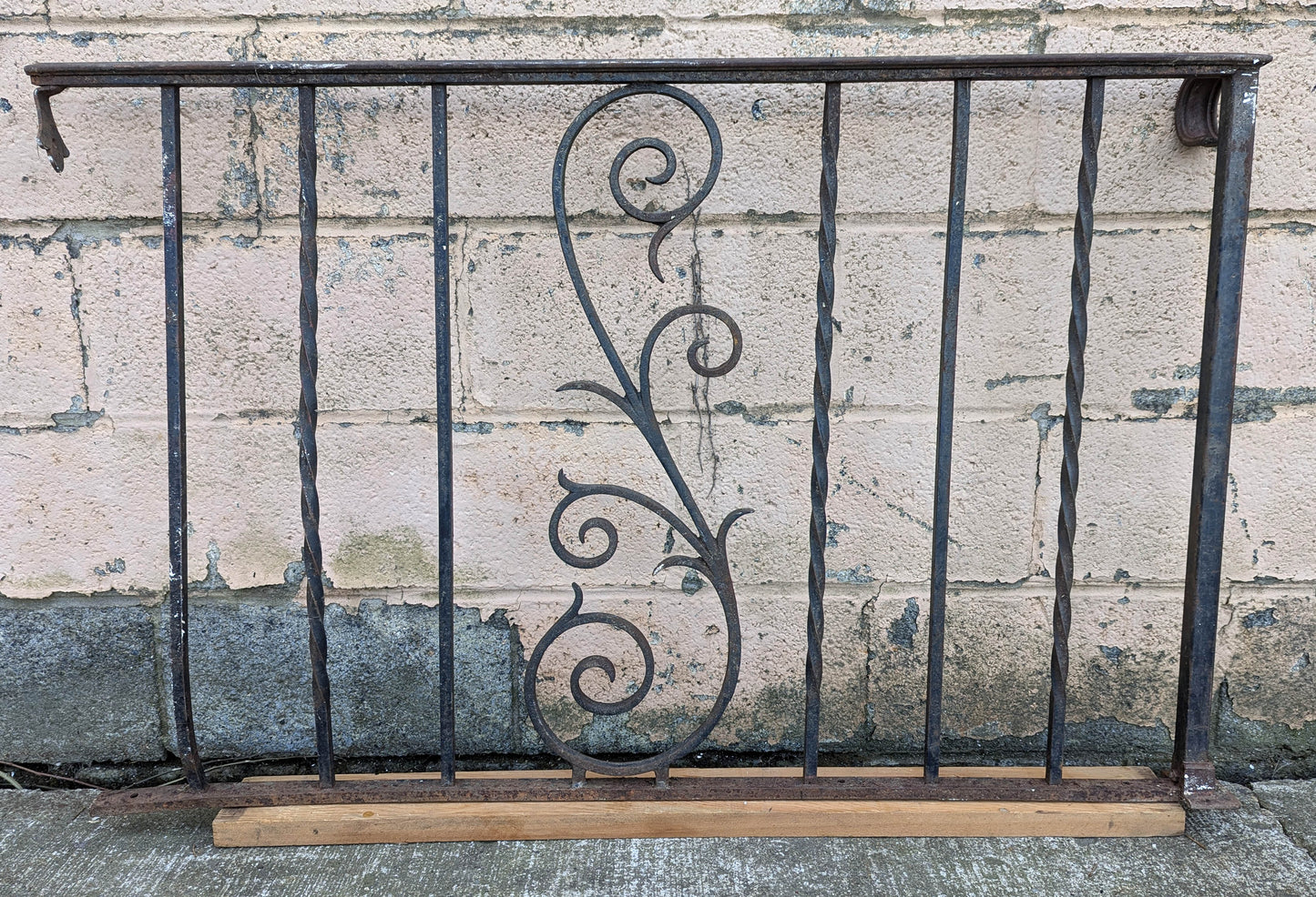 46"W Antique Vintage Old Salvaged Reclaimed Steel Wrought Iron Metal Handrail Porch Balcony Interior Exterior Garden Railing (Copy)