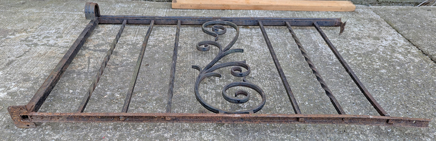 46"W Antique Vintage Old Salvaged Reclaimed Steel Wrought Iron Metal Handrail Porch Balcony Interior Exterior Garden Railing (Copy)