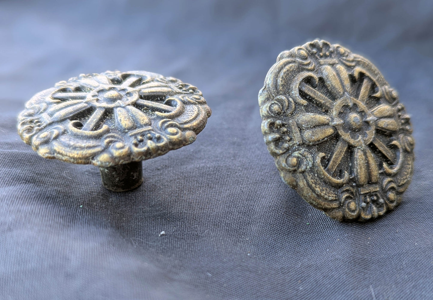 4 Pairs available Round Vintage Old Salvaged Reclaimed "HYER" Hollywood Regency Cast Metal Antique Brass Finish Cabinet Door Drawer Furniture Knob Doorknob Pull Handle