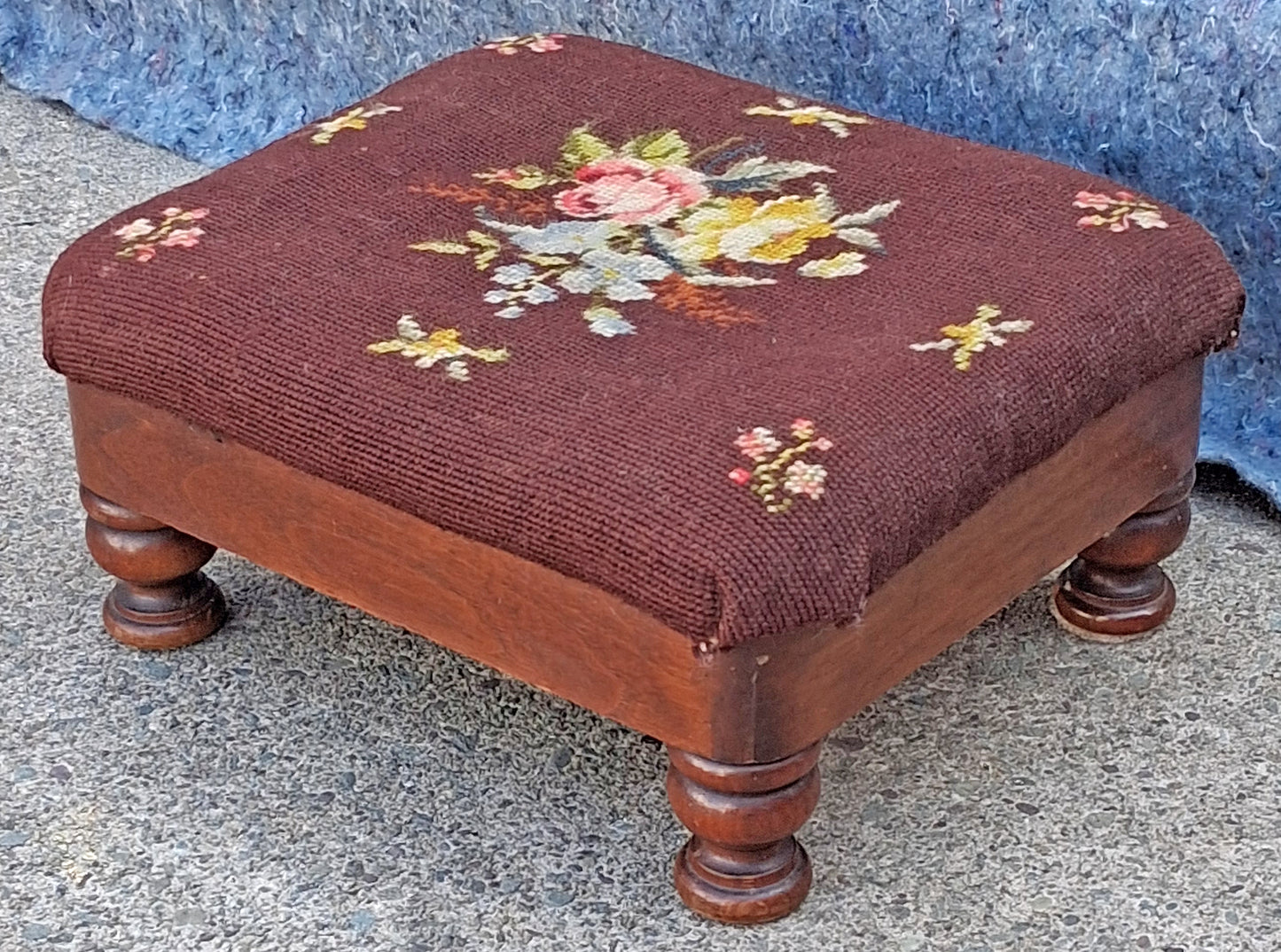 Antique Vintage Old Victorian SOLID Wood Wooden Kneeling Bench Foot Stool Ottoman Stand Brown Floral Fabric Needlepoint Design