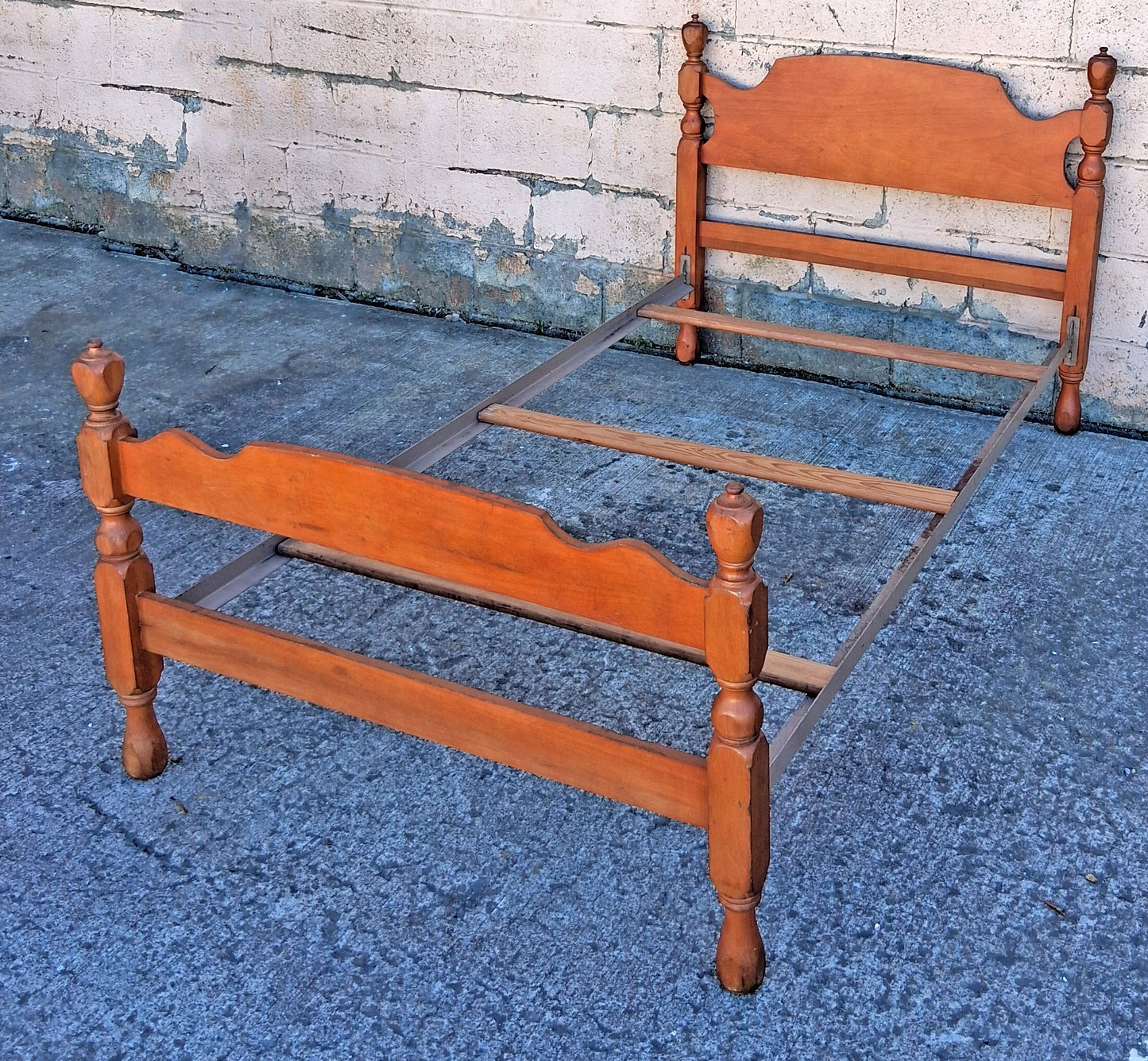 2 Beds Available Vintage Antique Old Reclaimed Salvaged Colonial SOLID Maple Wooden Wood Twin Size Bed Head Foot Board Frame Bedframe Set