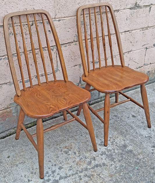 Pair of Vintage Antique Old Colonial Windsor SOLID Wooden Spindle Back Side Lounge Accent Chairs Saddle Seats